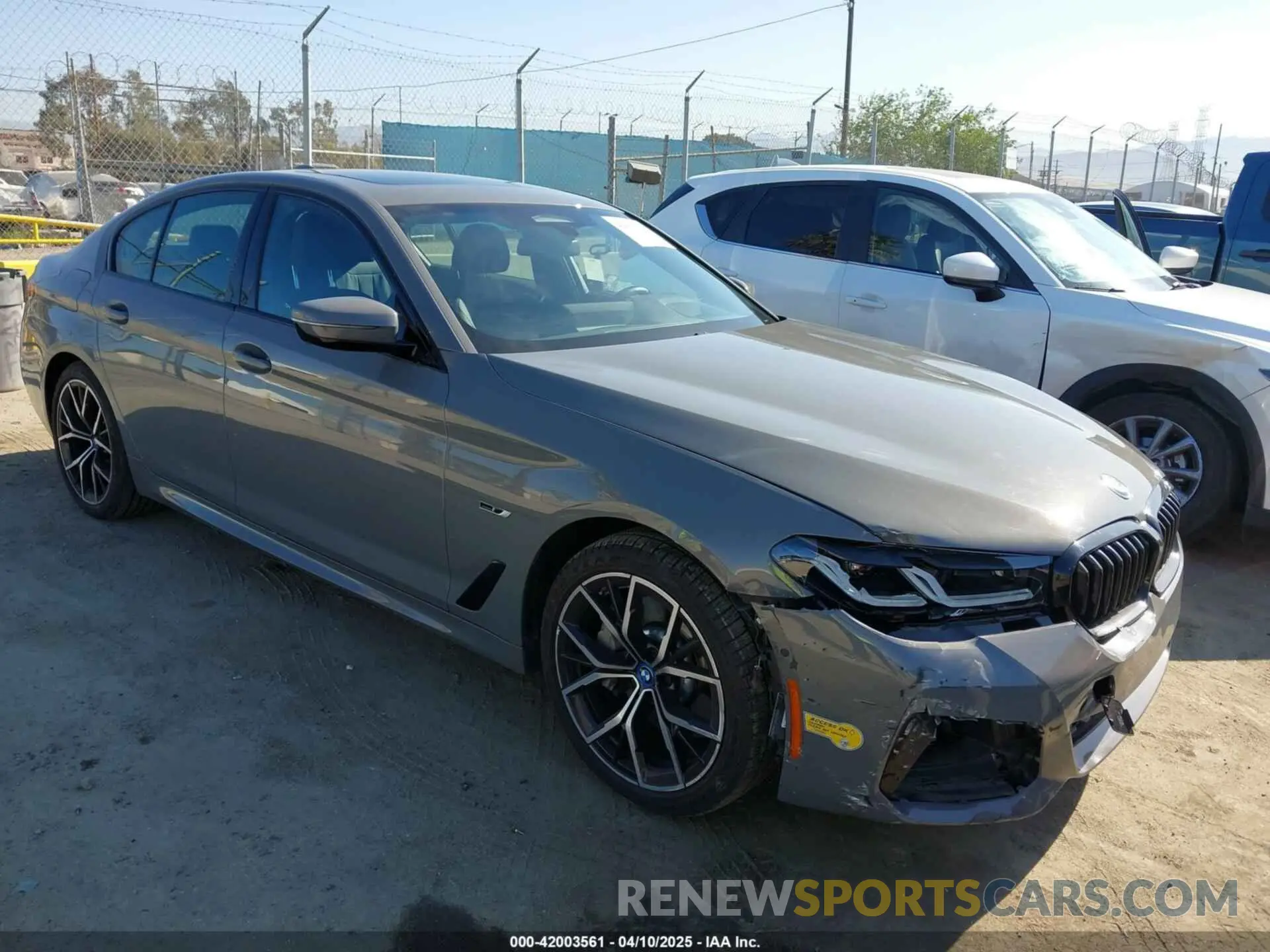 1 Photograph of a damaged car WBA13AG07NCJ51136 BMW 530E 2022