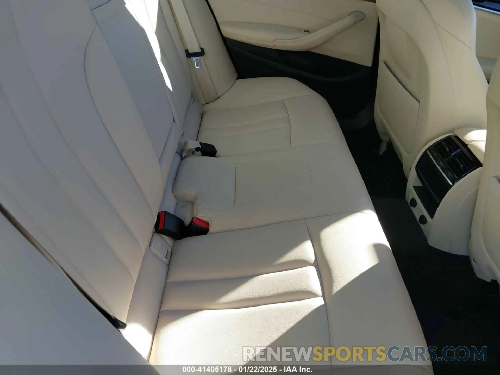 8 Photograph of a damaged car WBAJA5C51KWW09200 BMW 530I 2019