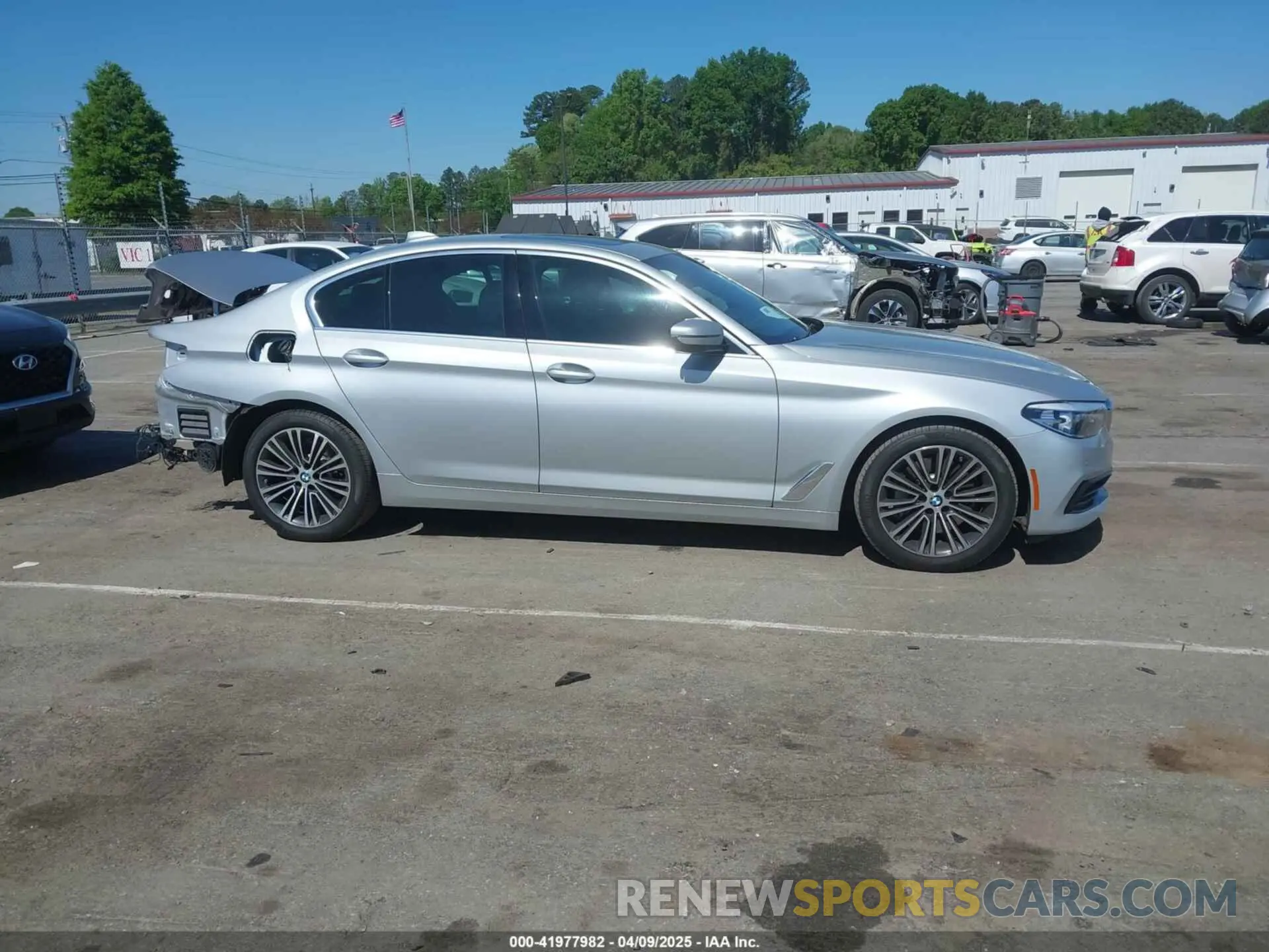 13 Photograph of a damaged car WBAJA5C5XKWW07106 BMW 530I 2019
