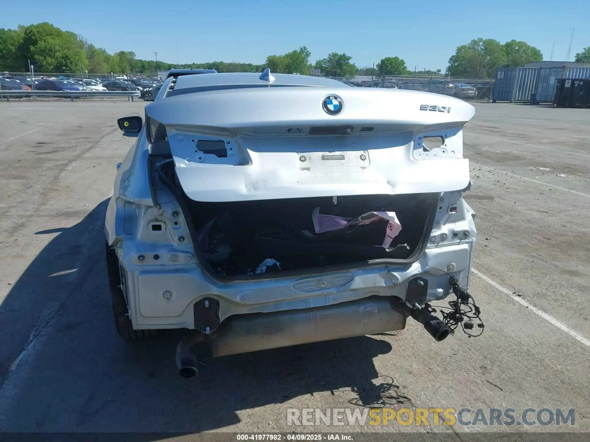 16 Photograph of a damaged car WBAJA5C5XKWW07106 BMW 530I 2019
