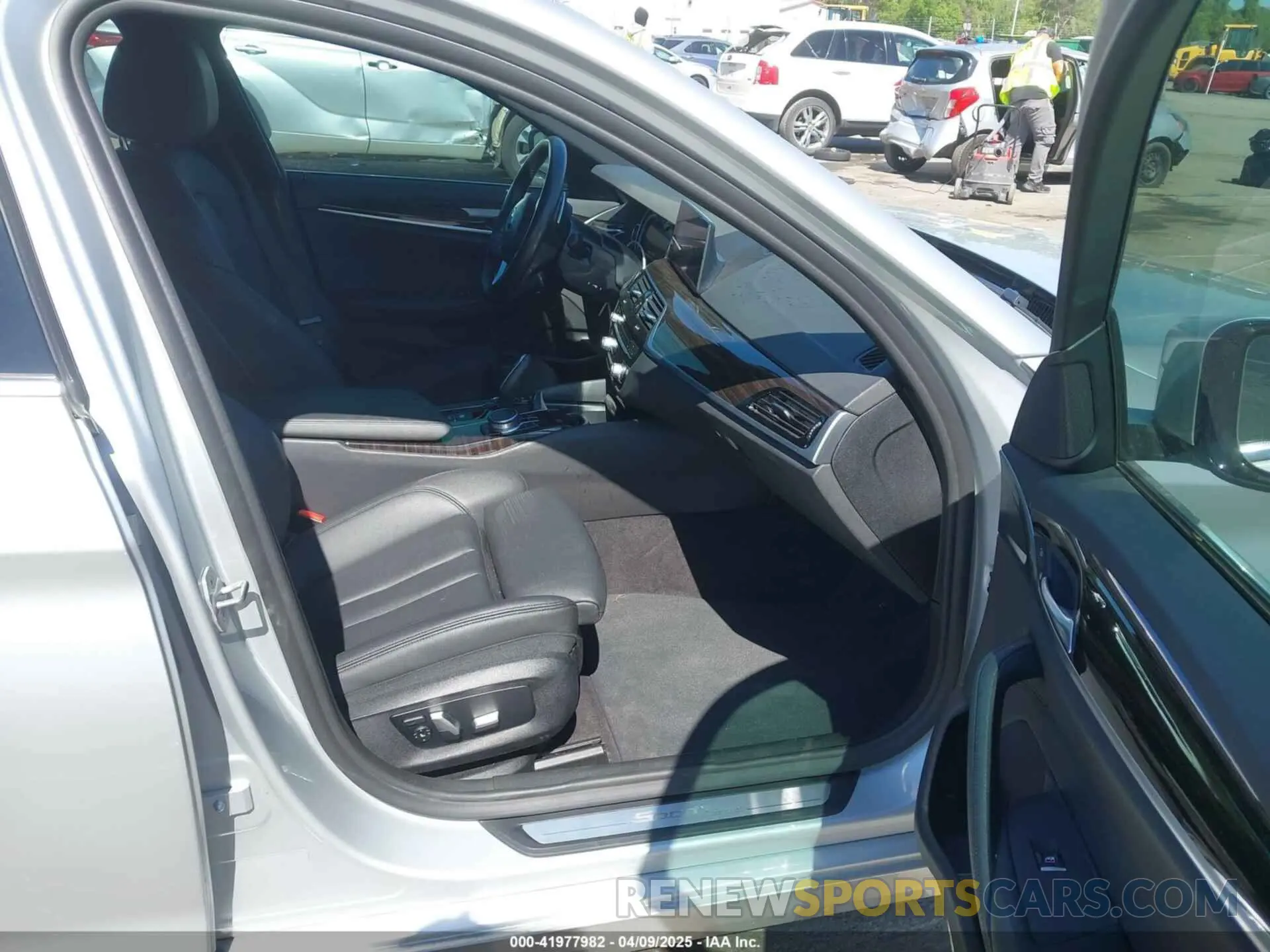 5 Photograph of a damaged car WBAJA5C5XKWW07106 BMW 530I 2019