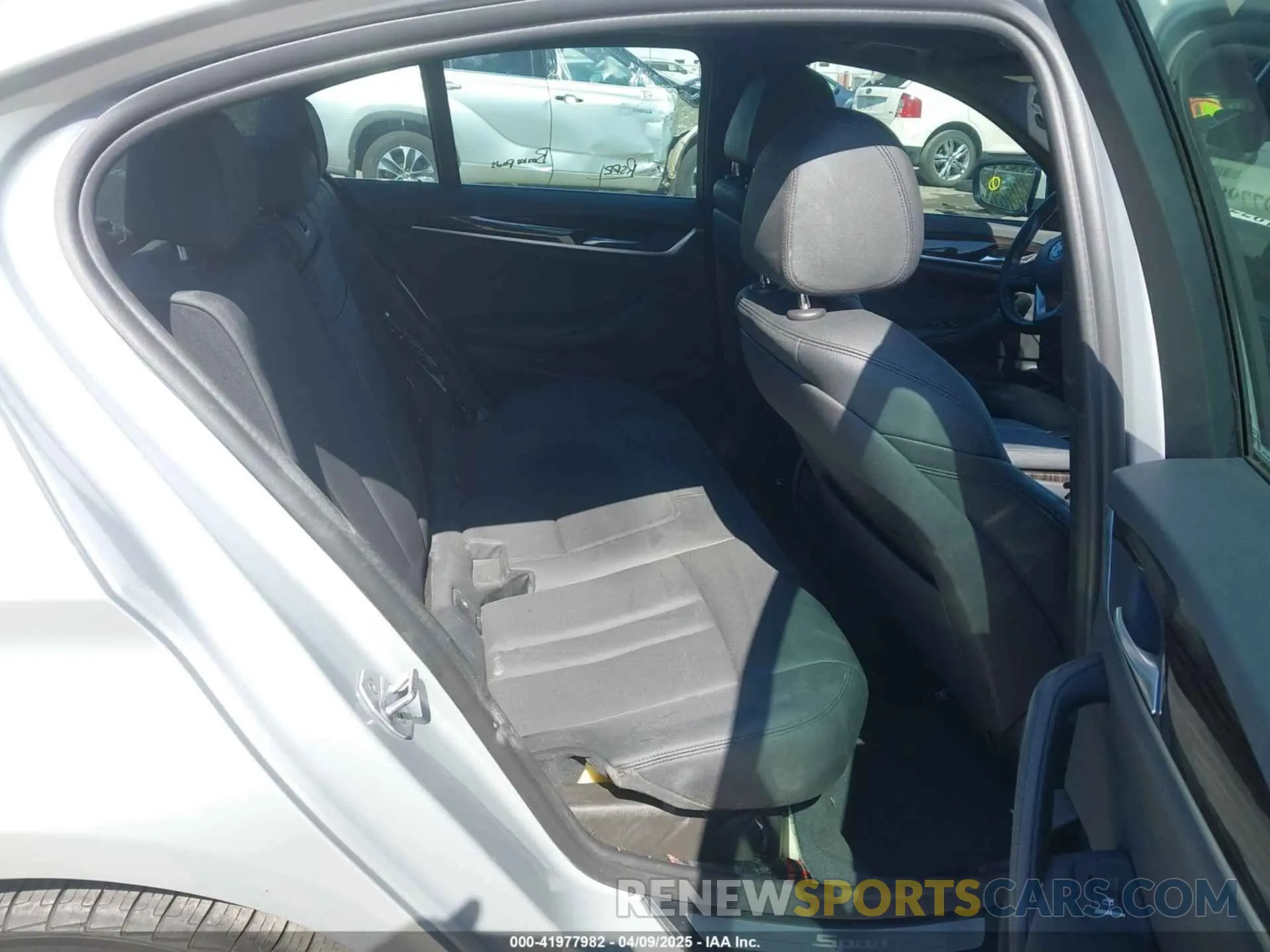 8 Photograph of a damaged car WBAJA5C5XKWW07106 BMW 530I 2019