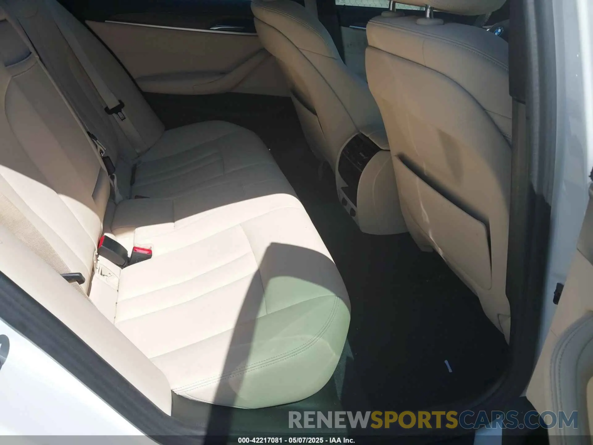 8 Photograph of a damaged car WBAJA5C5XKWW33575 BMW 530I 2019