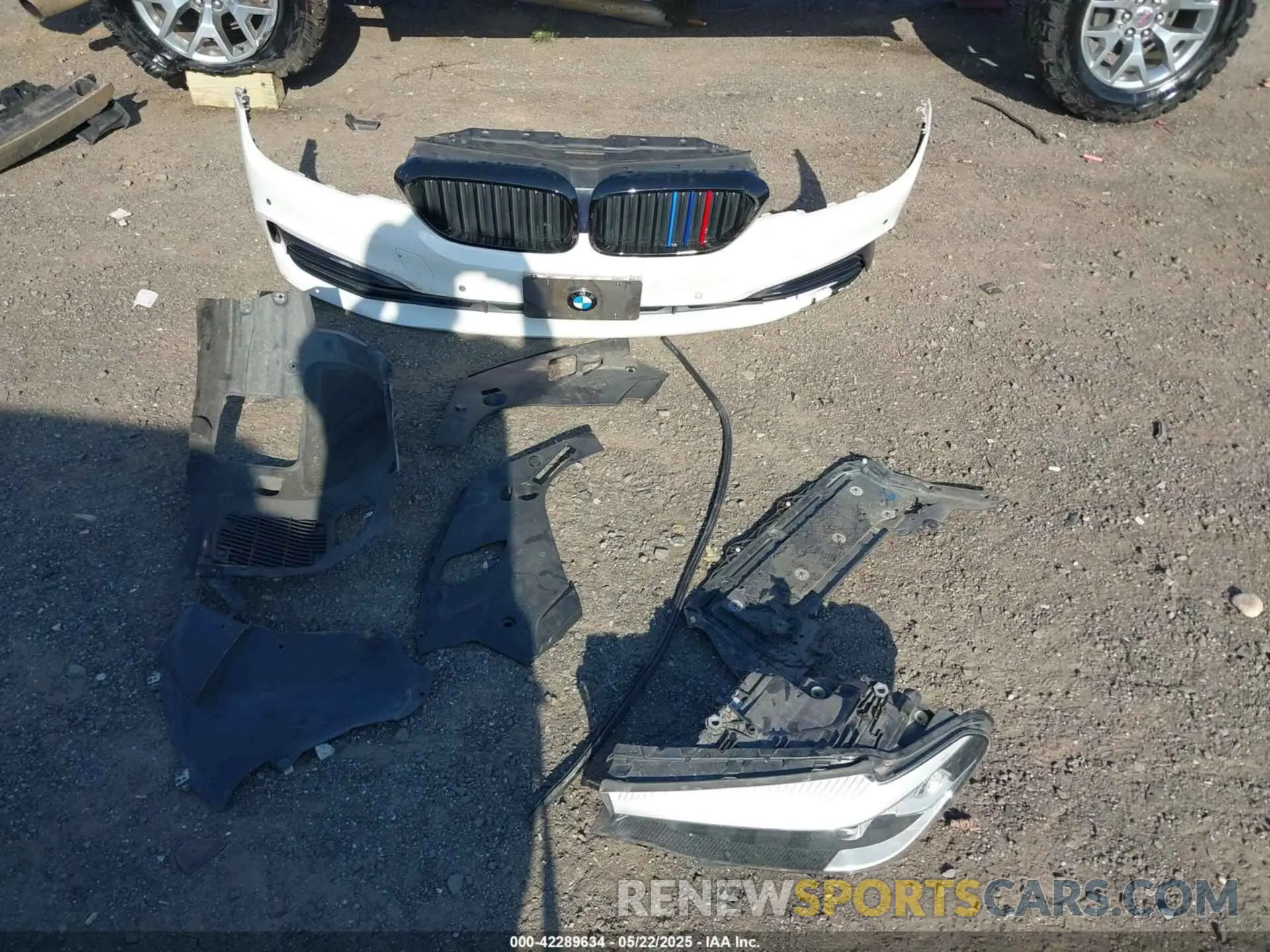 12 Photograph of a damaged car WBAJA7C50KWW17686 BMW 530I 2019