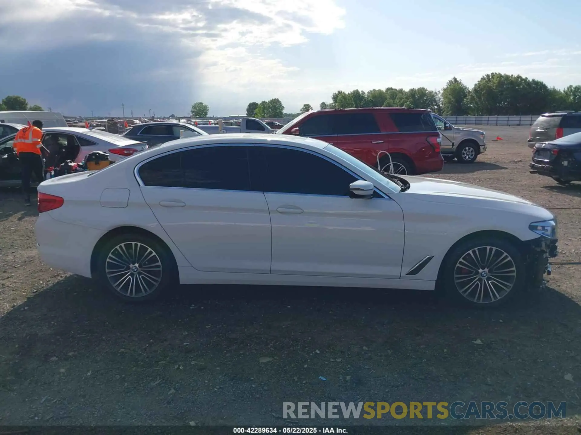 14 Photograph of a damaged car WBAJA7C50KWW17686 BMW 530I 2019