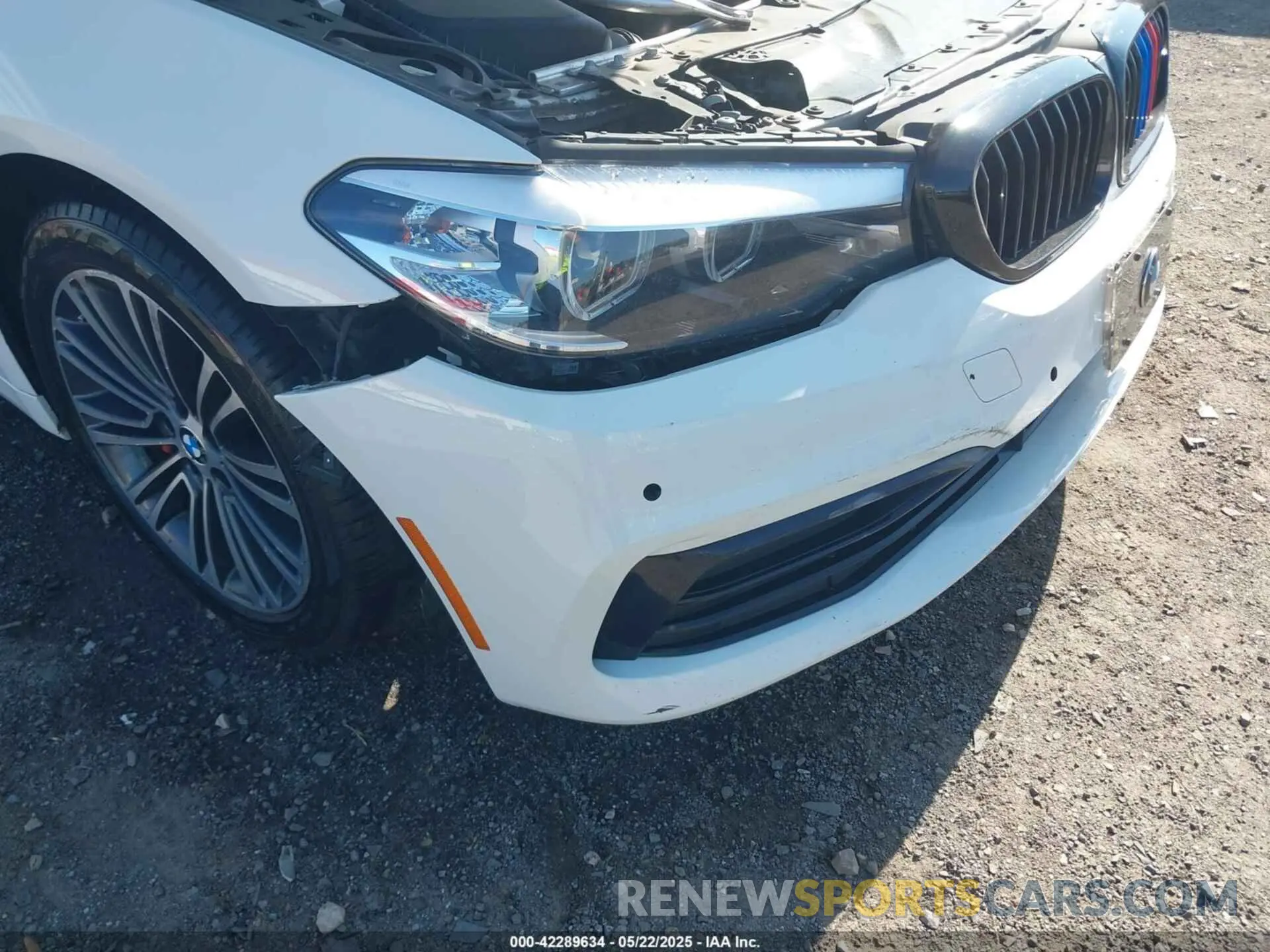 19 Photograph of a damaged car WBAJA7C50KWW17686 BMW 530I 2019