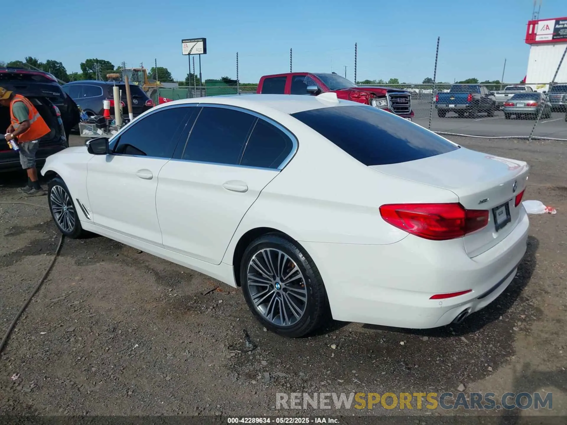 3 Photograph of a damaged car WBAJA7C50KWW17686 BMW 530I 2019