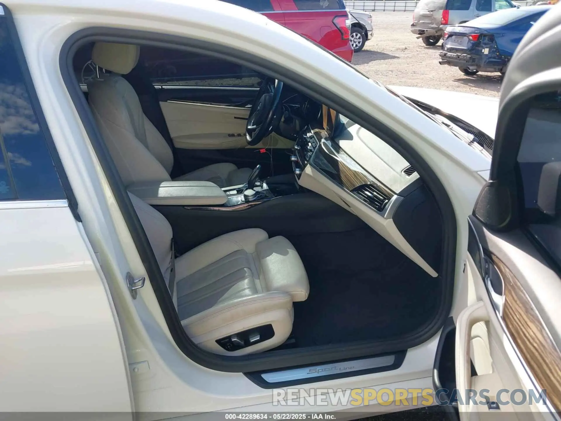 5 Photograph of a damaged car WBAJA7C50KWW17686 BMW 530I 2019