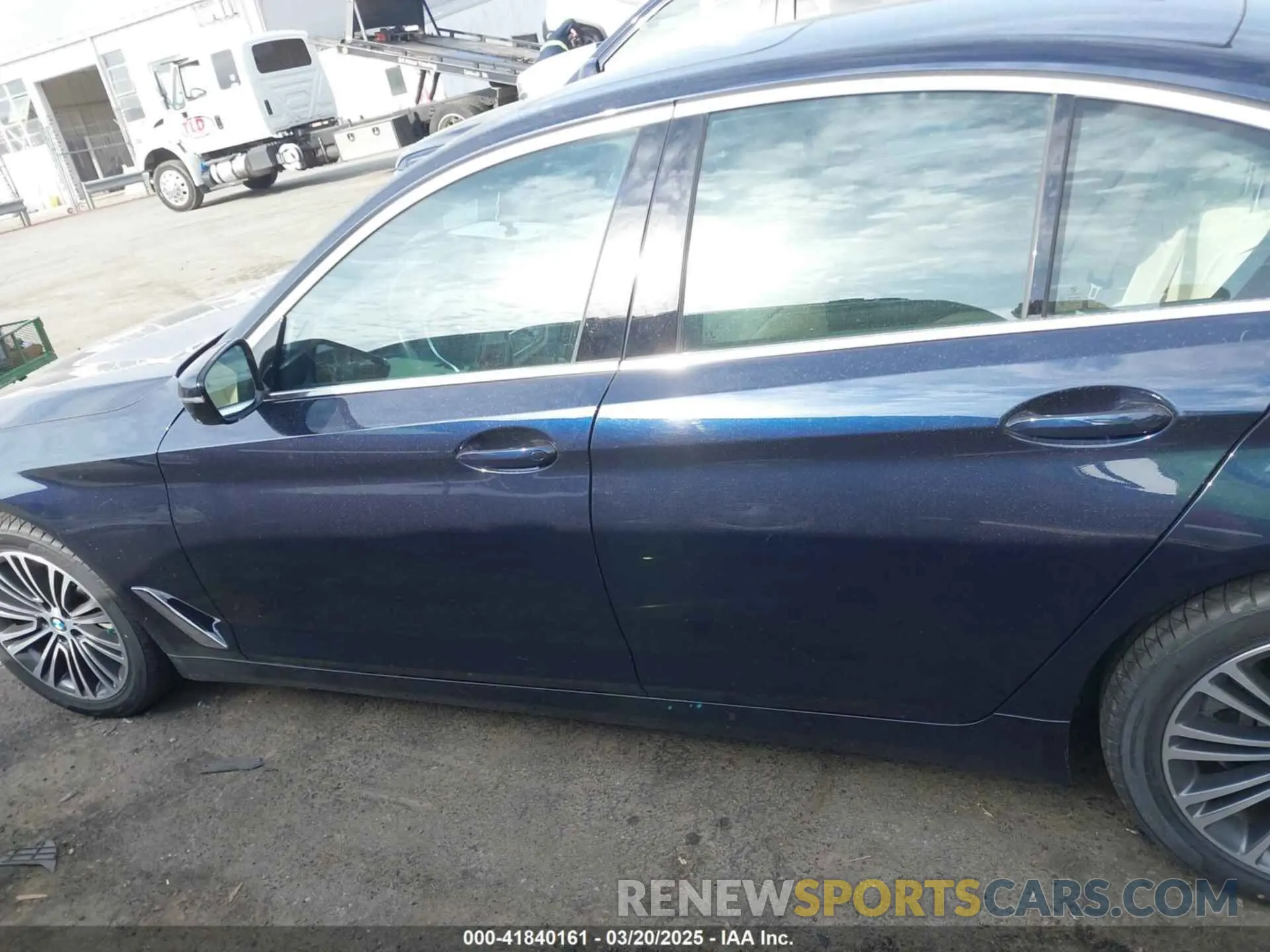 14 Photograph of a damaged car WBAJA7C50KWW48792 BMW 530I 2019