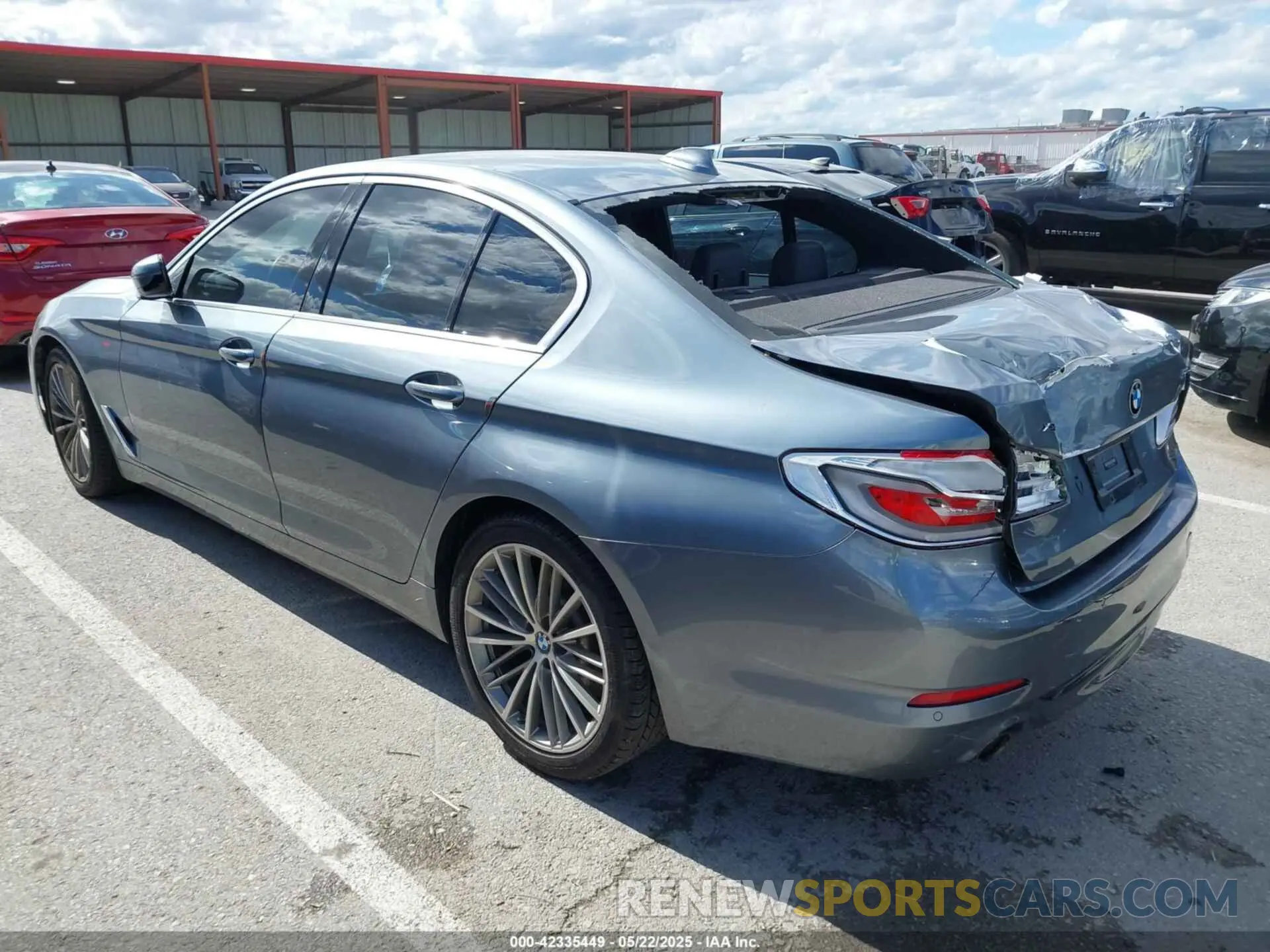 3 Photograph of a damaged car WBAJA7C51KWW12626 BMW 530I 2019