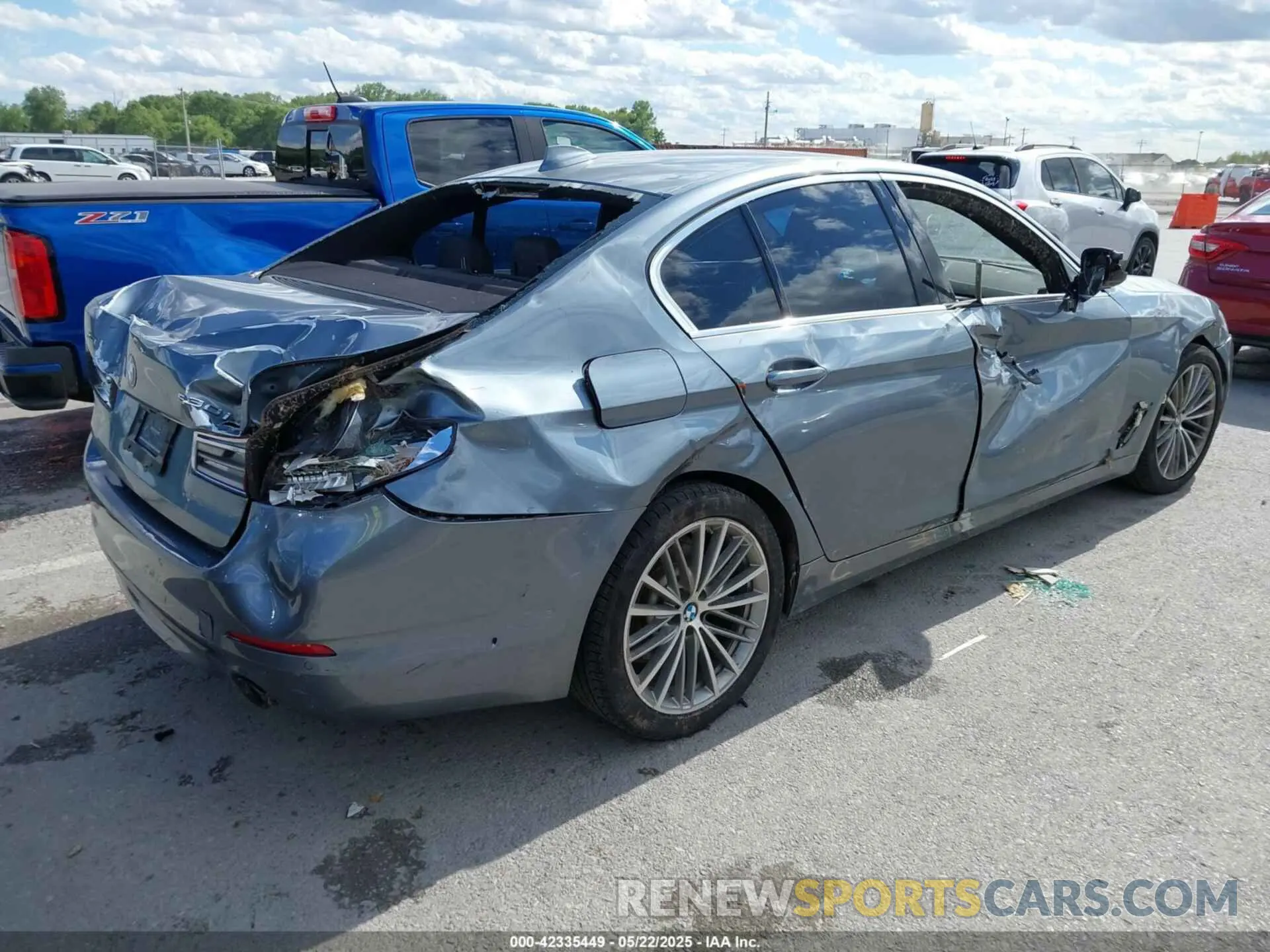 4 Photograph of a damaged car WBAJA7C51KWW12626 BMW 530I 2019