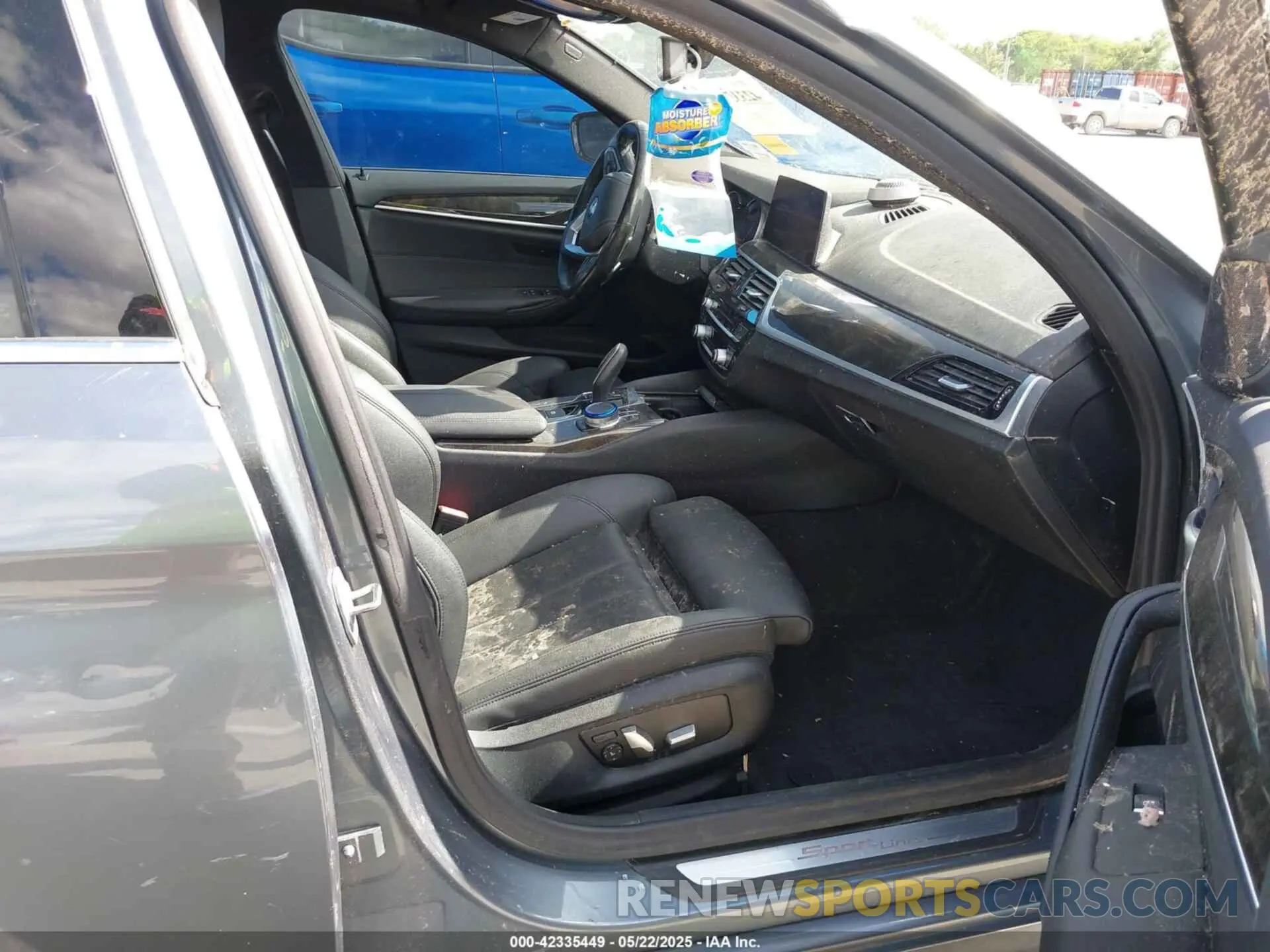 5 Photograph of a damaged car WBAJA7C51KWW12626 BMW 530I 2019