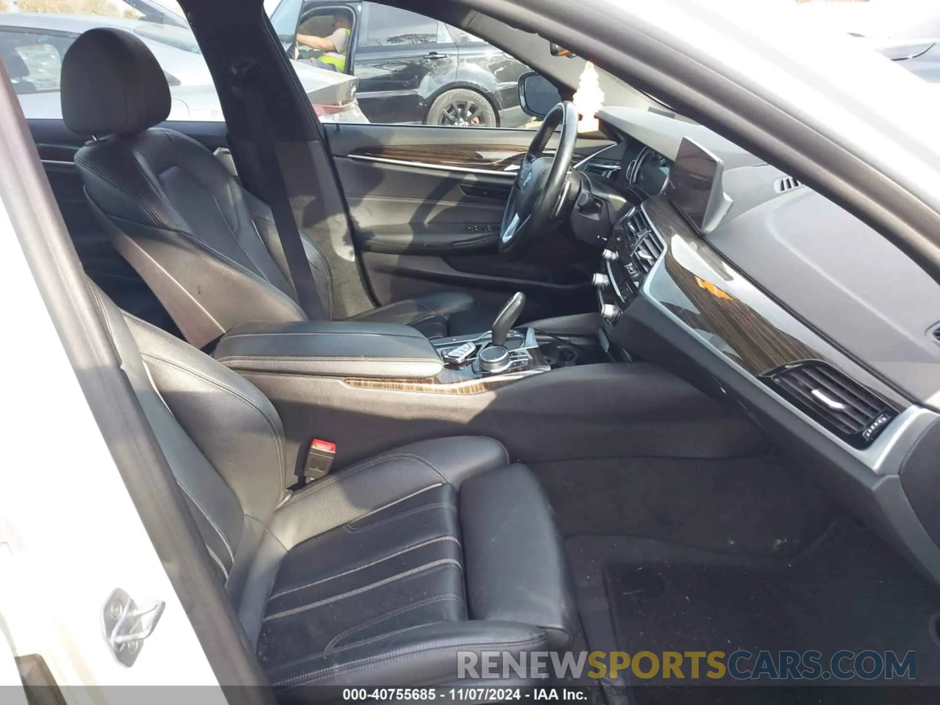 5 Photograph of a damaged car WBAJA7C52KWW17432 BMW 530I 2019