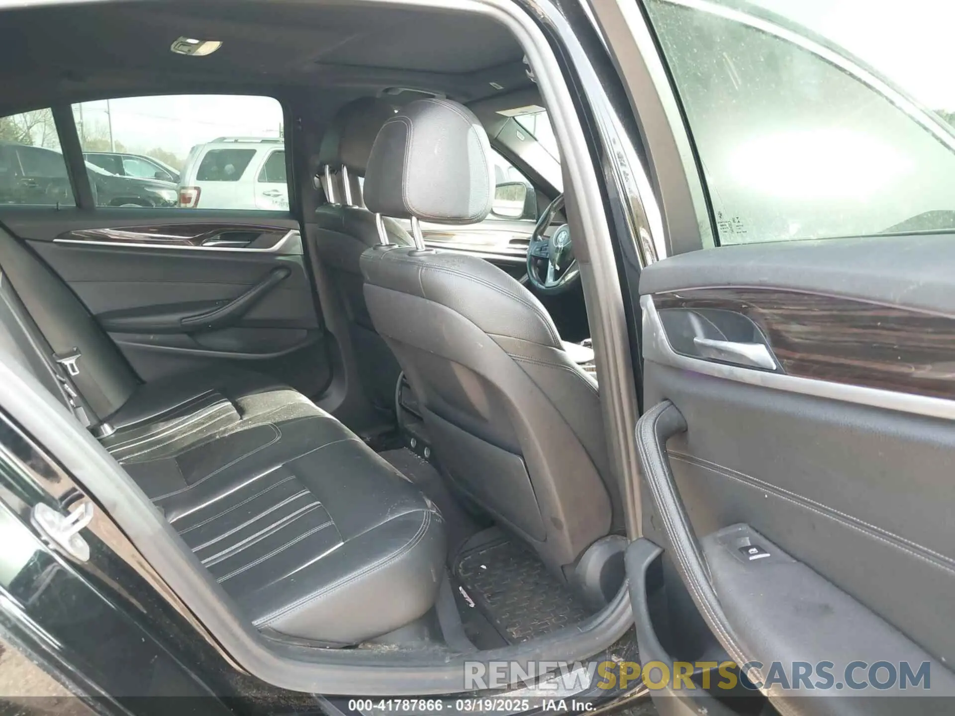 8 Photograph of a damaged car WBAJA7C54KWW17612 BMW 530I 2019