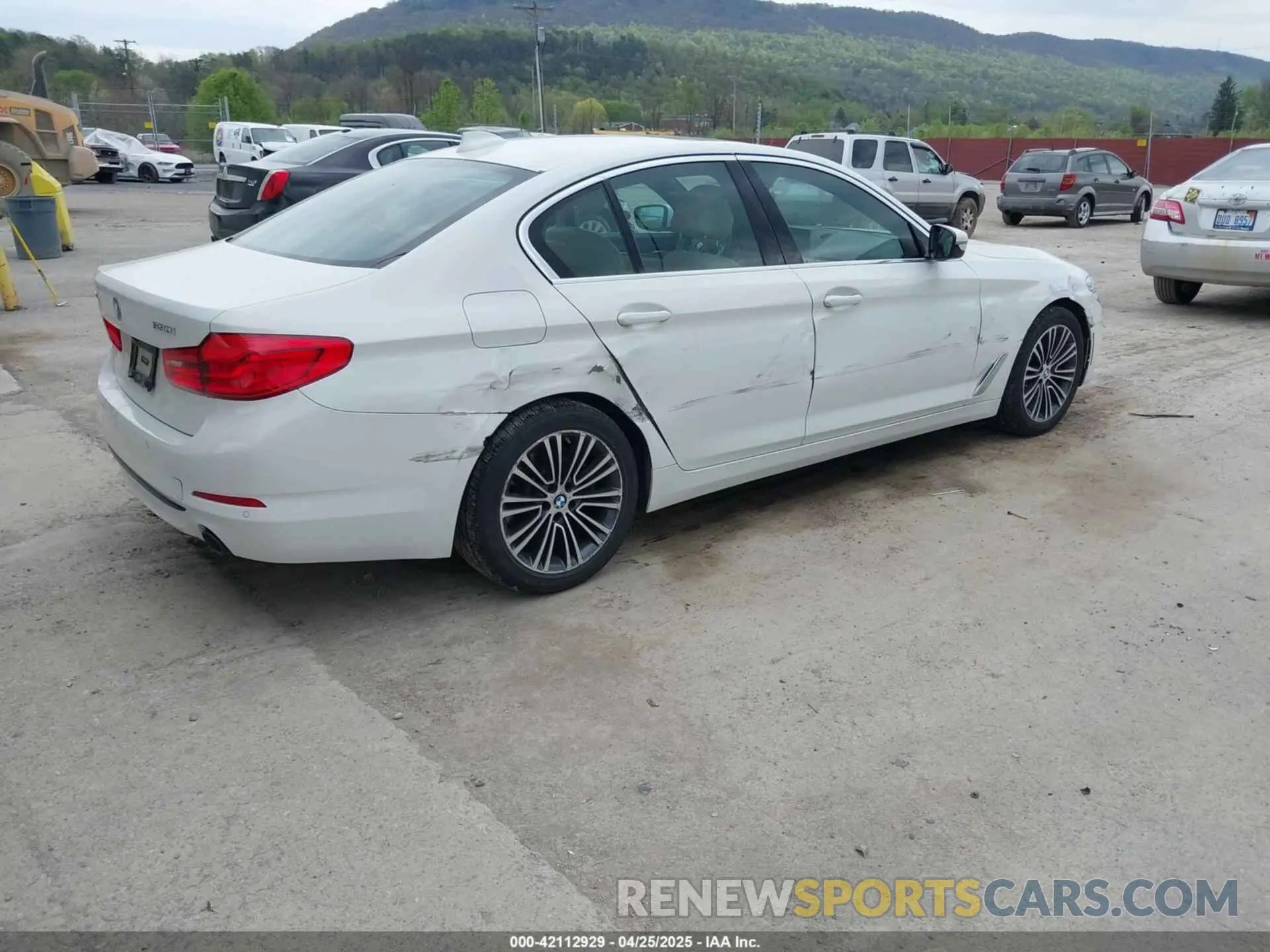 4 Photograph of a damaged car WBAJA7C54KWW17660 BMW 530I 2019