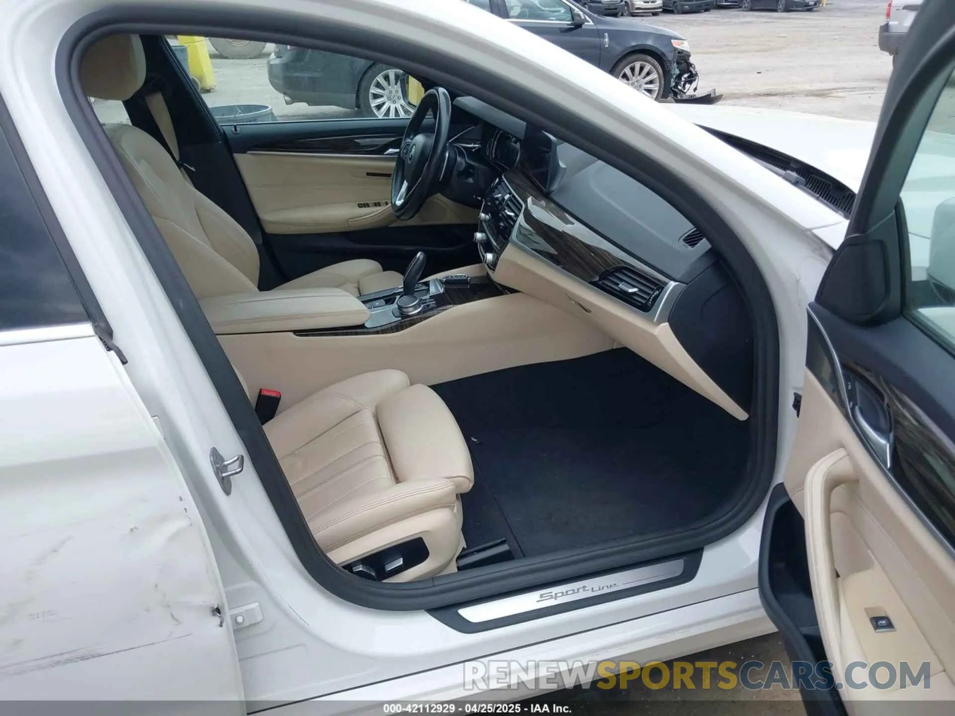 5 Photograph of a damaged car WBAJA7C54KWW17660 BMW 530I 2019