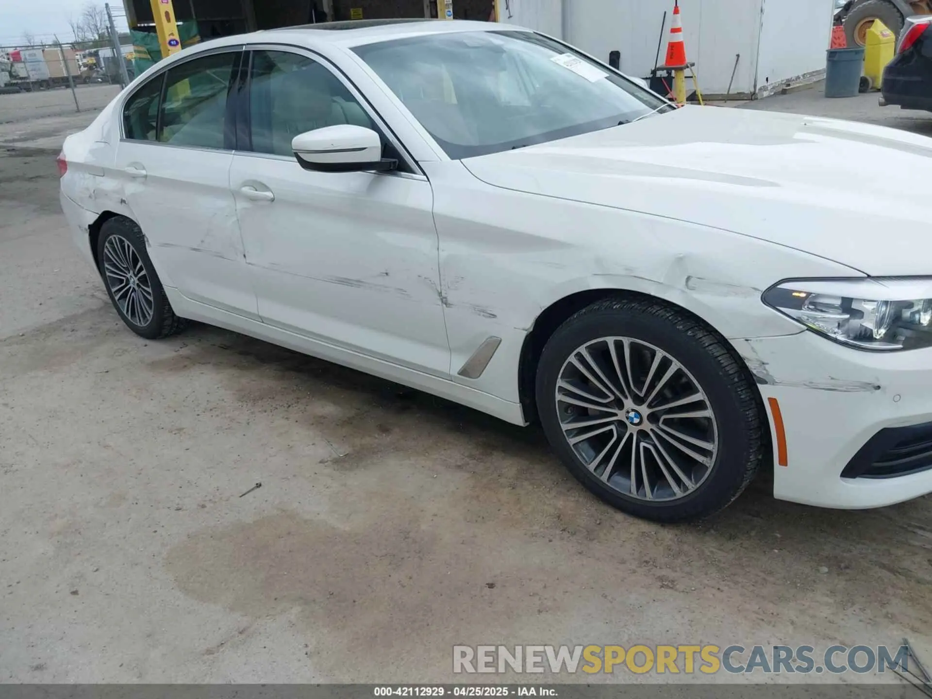 6 Photograph of a damaged car WBAJA7C54KWW17660 BMW 530I 2019