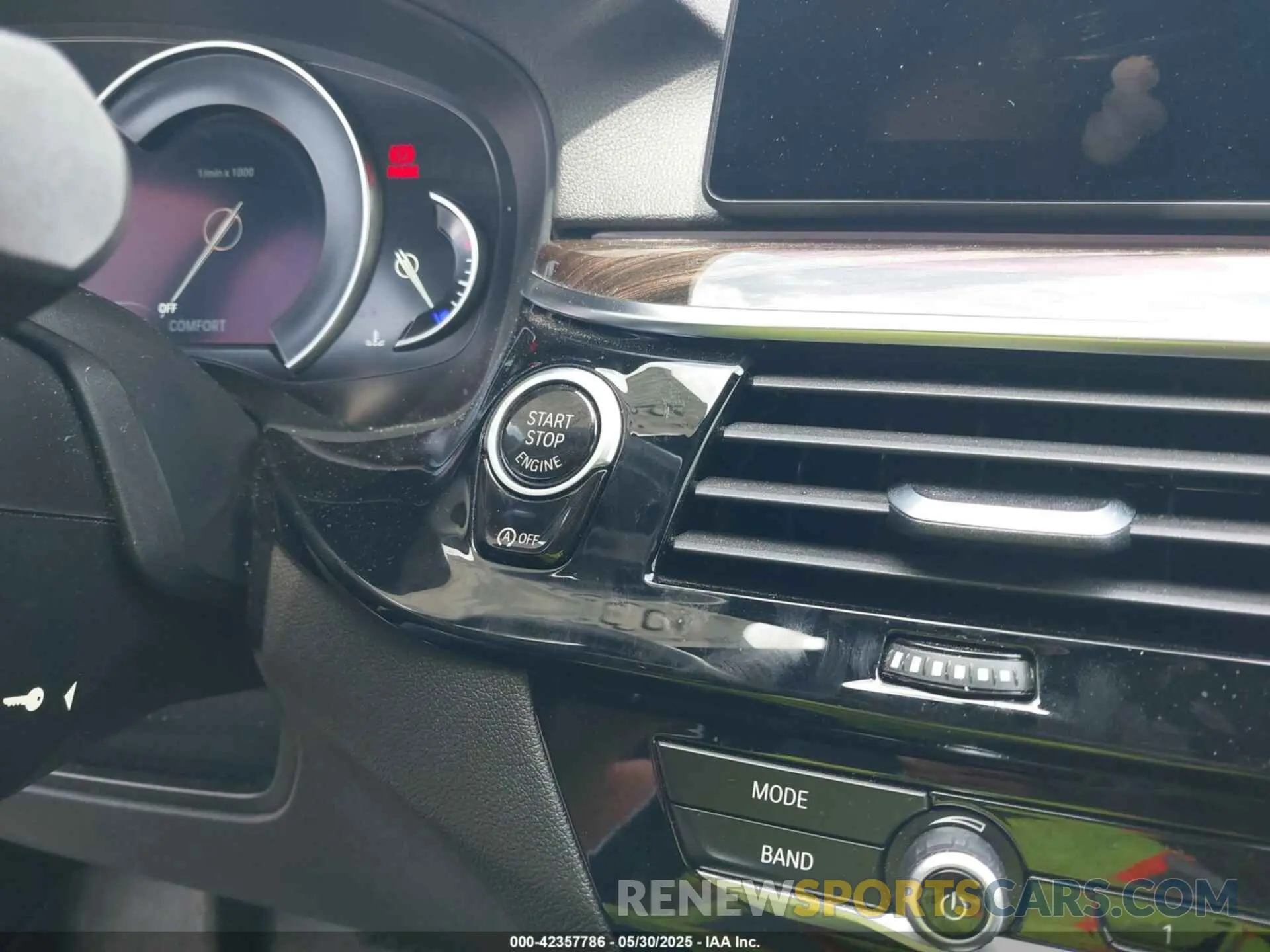 11 Photograph of a damaged car WBAJA7C55KWW00365 BMW 530I 2019