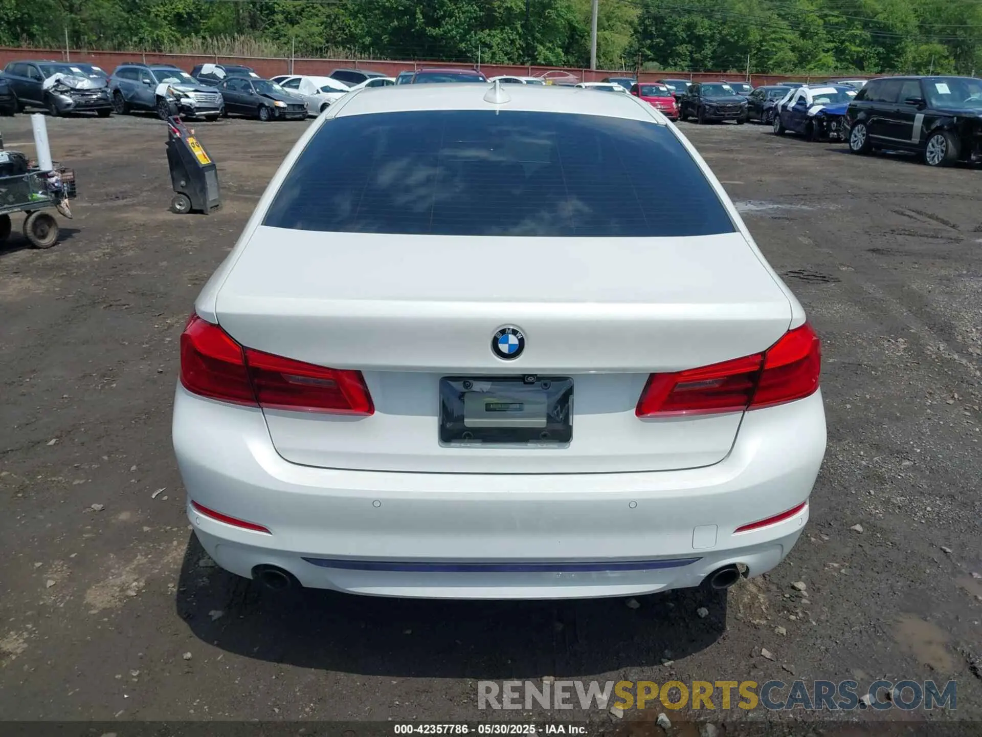 16 Photograph of a damaged car WBAJA7C55KWW00365 BMW 530I 2019