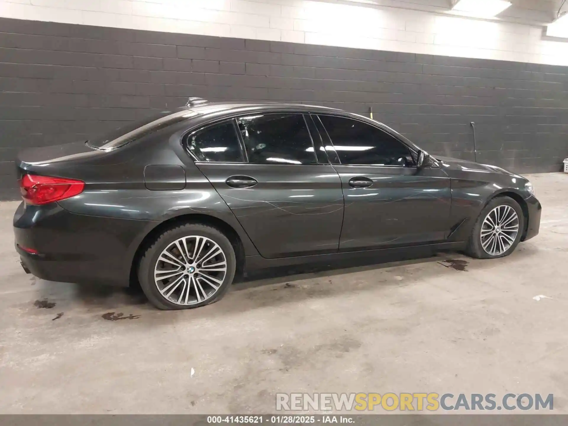 4 Photograph of a damaged car WBAJA7C59KG912103 BMW 530I 2019