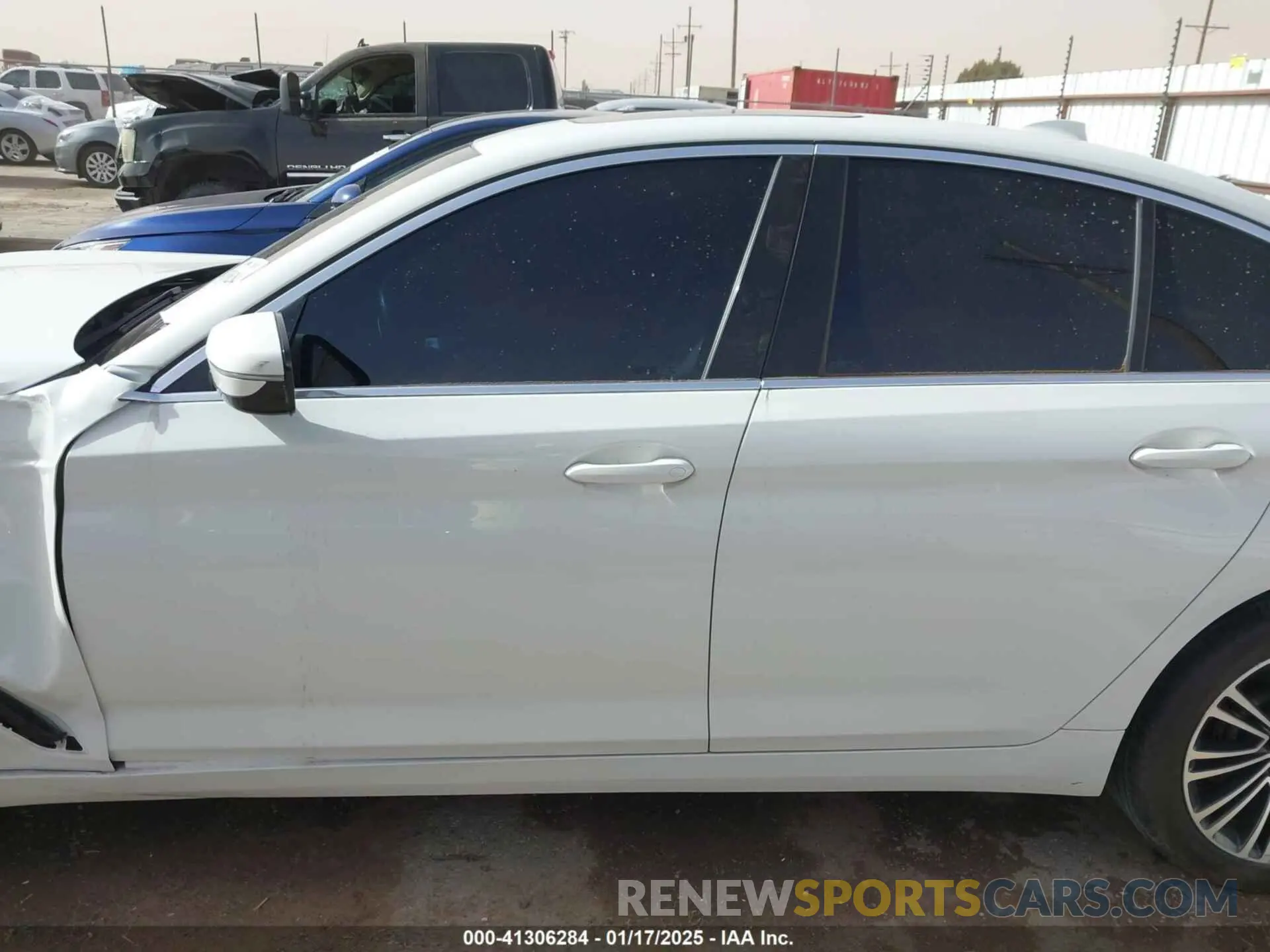 14 Photograph of a damaged car WBAJR3C01LWW67827 BMW 530I 2020