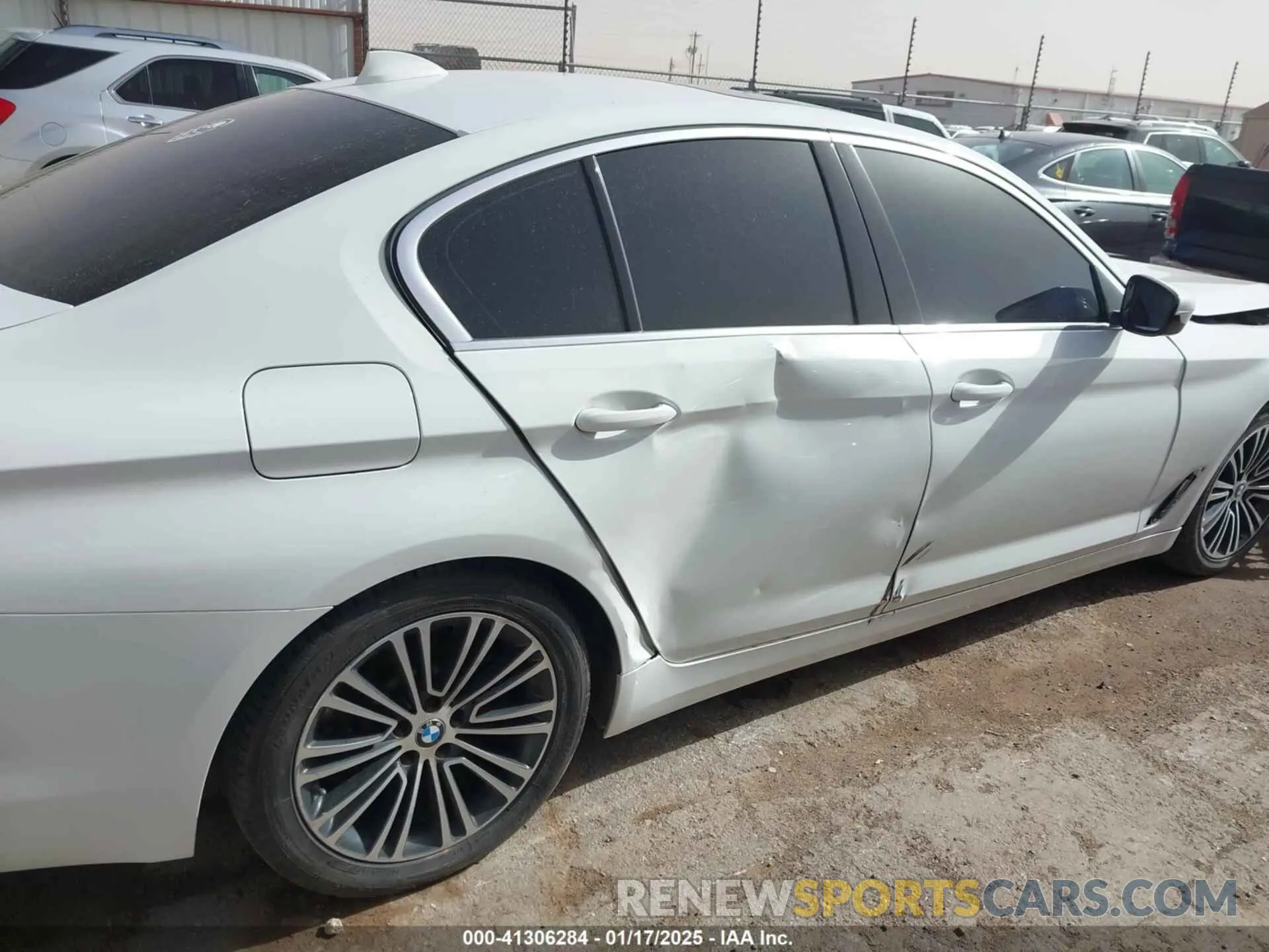 17 Photograph of a damaged car WBAJR3C01LWW67827 BMW 530I 2020
