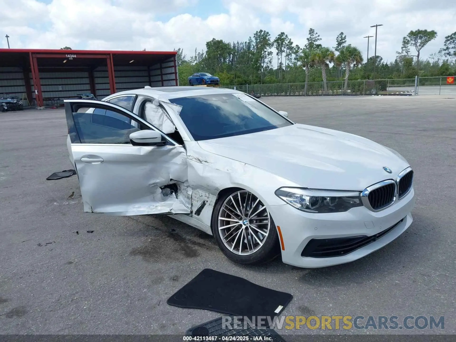 1 Photograph of a damaged car WBAJR3C02LWW65567 BMW 530I 2020