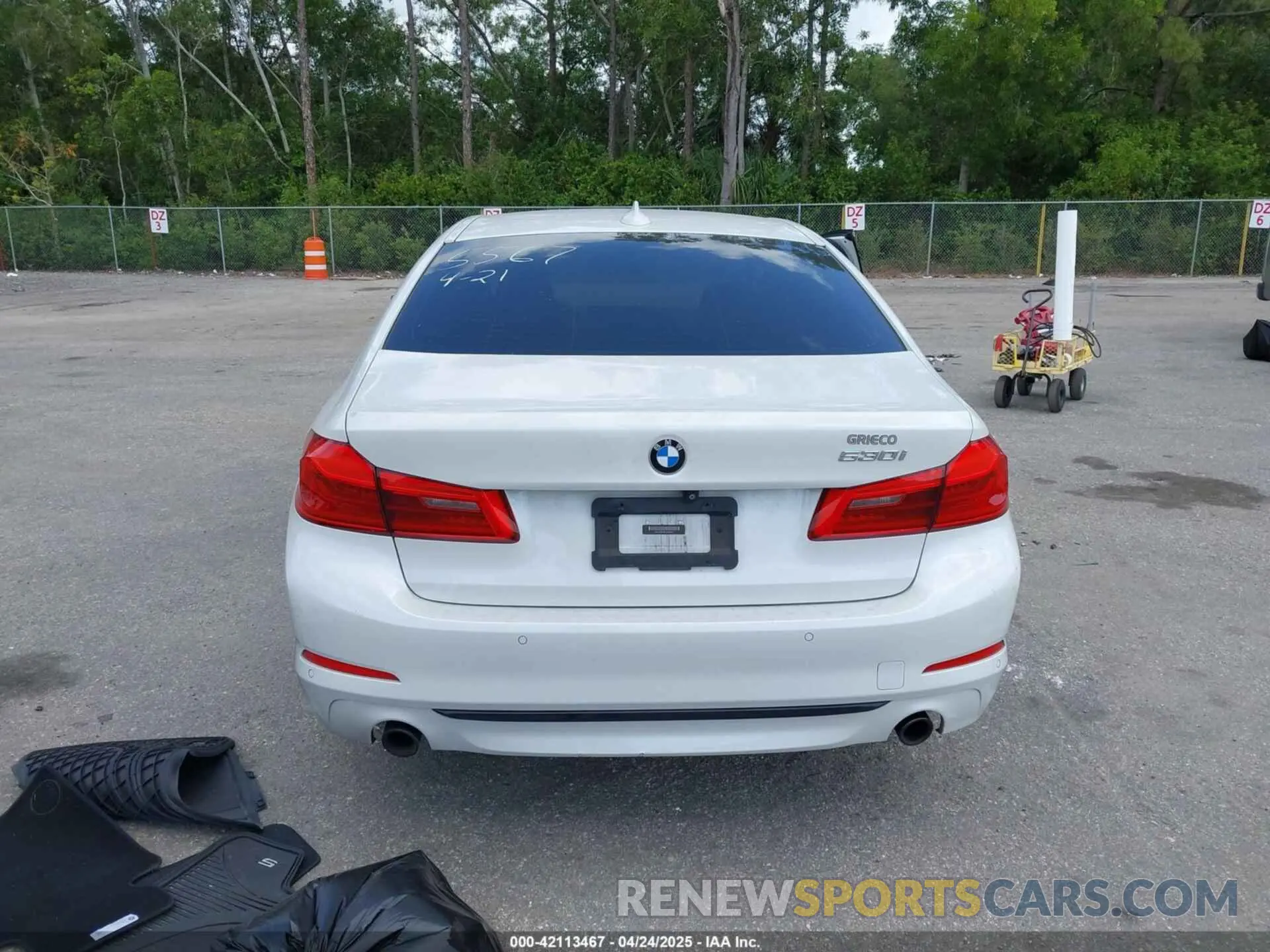 16 Photograph of a damaged car WBAJR3C02LWW65567 BMW 530I 2020