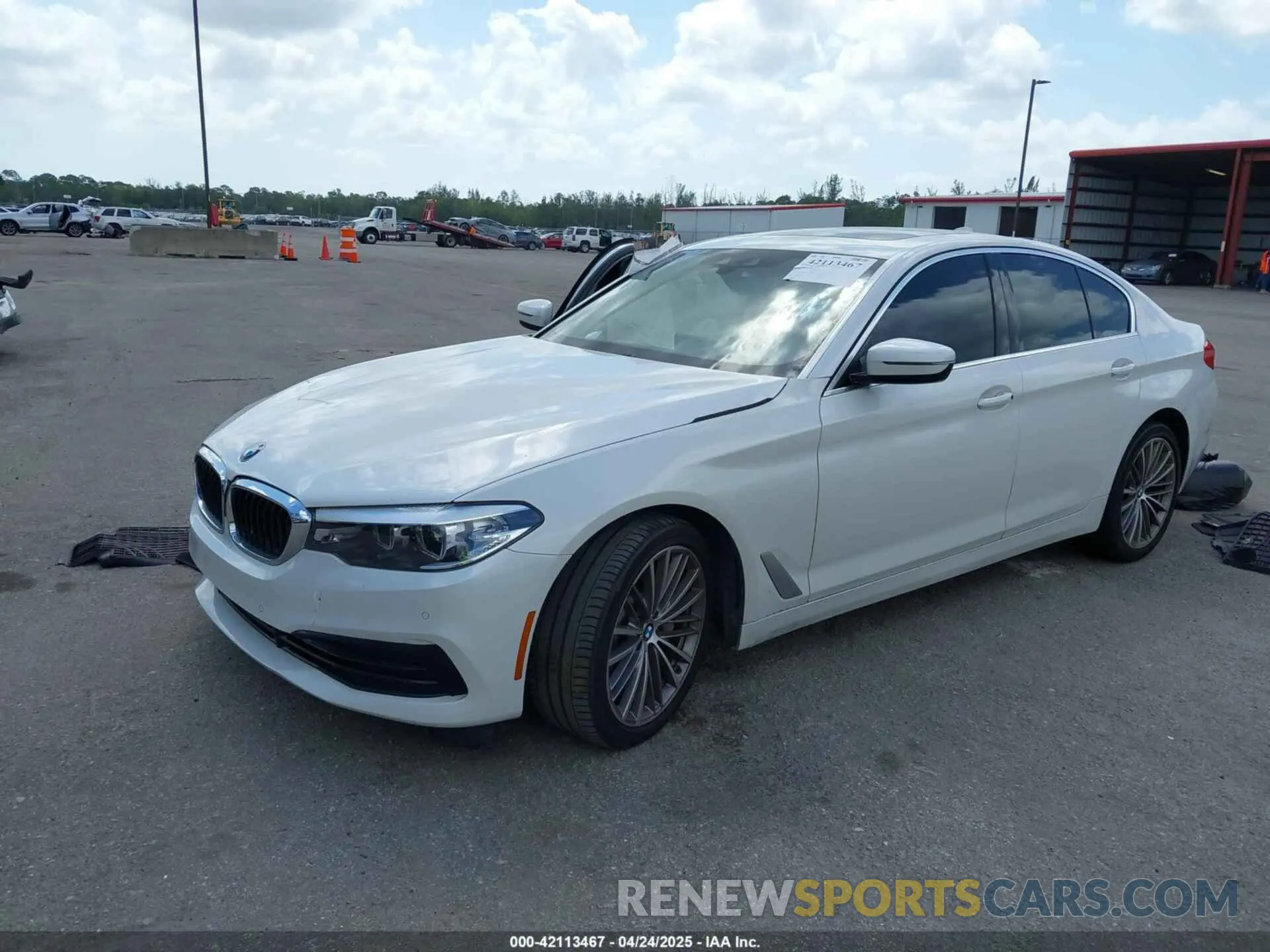 2 Photograph of a damaged car WBAJR3C02LWW65567 BMW 530I 2020