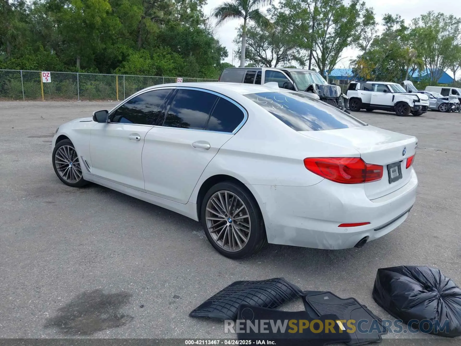 3 Photograph of a damaged car WBAJR3C02LWW65567 BMW 530I 2020