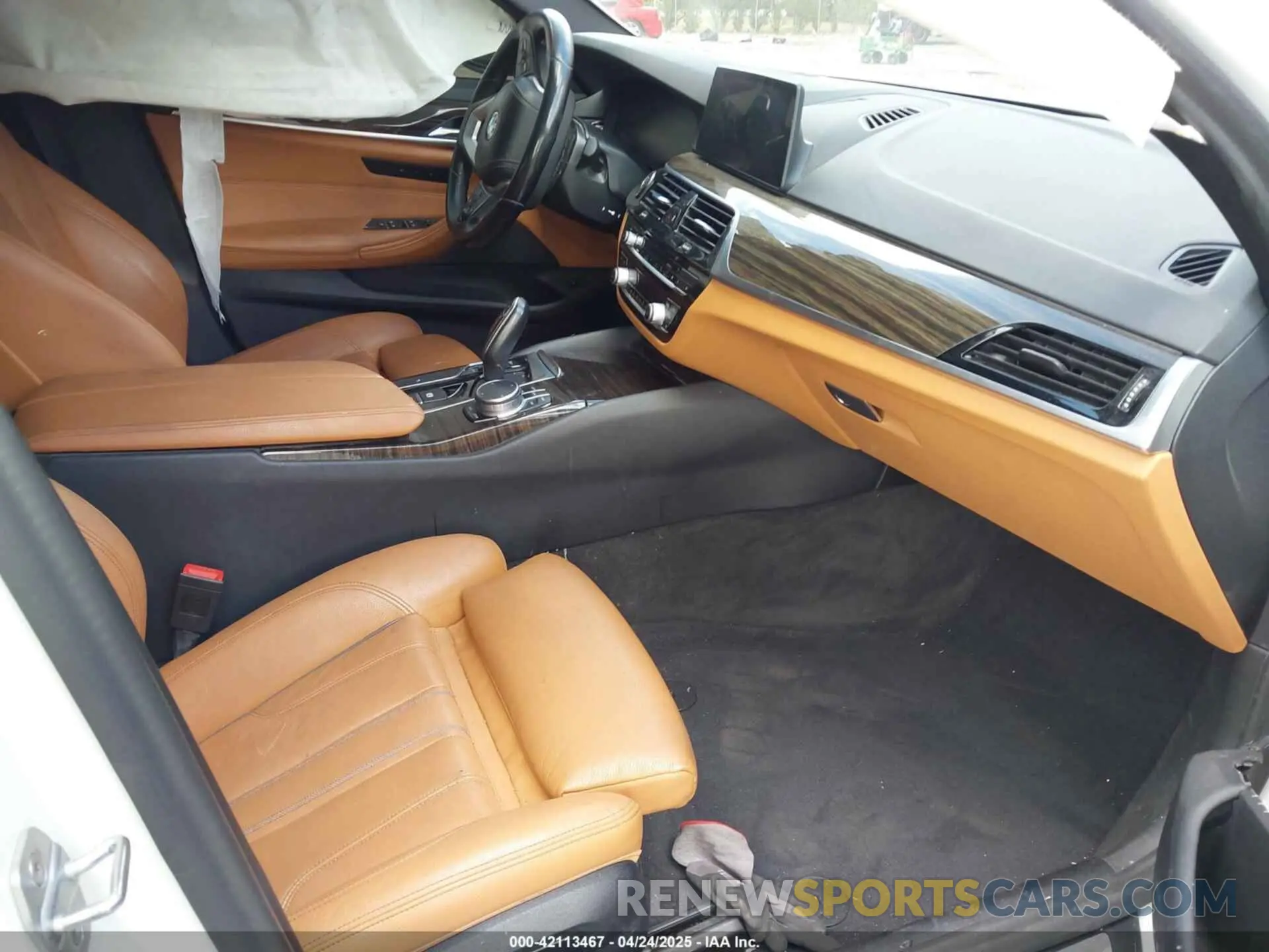 5 Photograph of a damaged car WBAJR3C02LWW65567 BMW 530I 2020