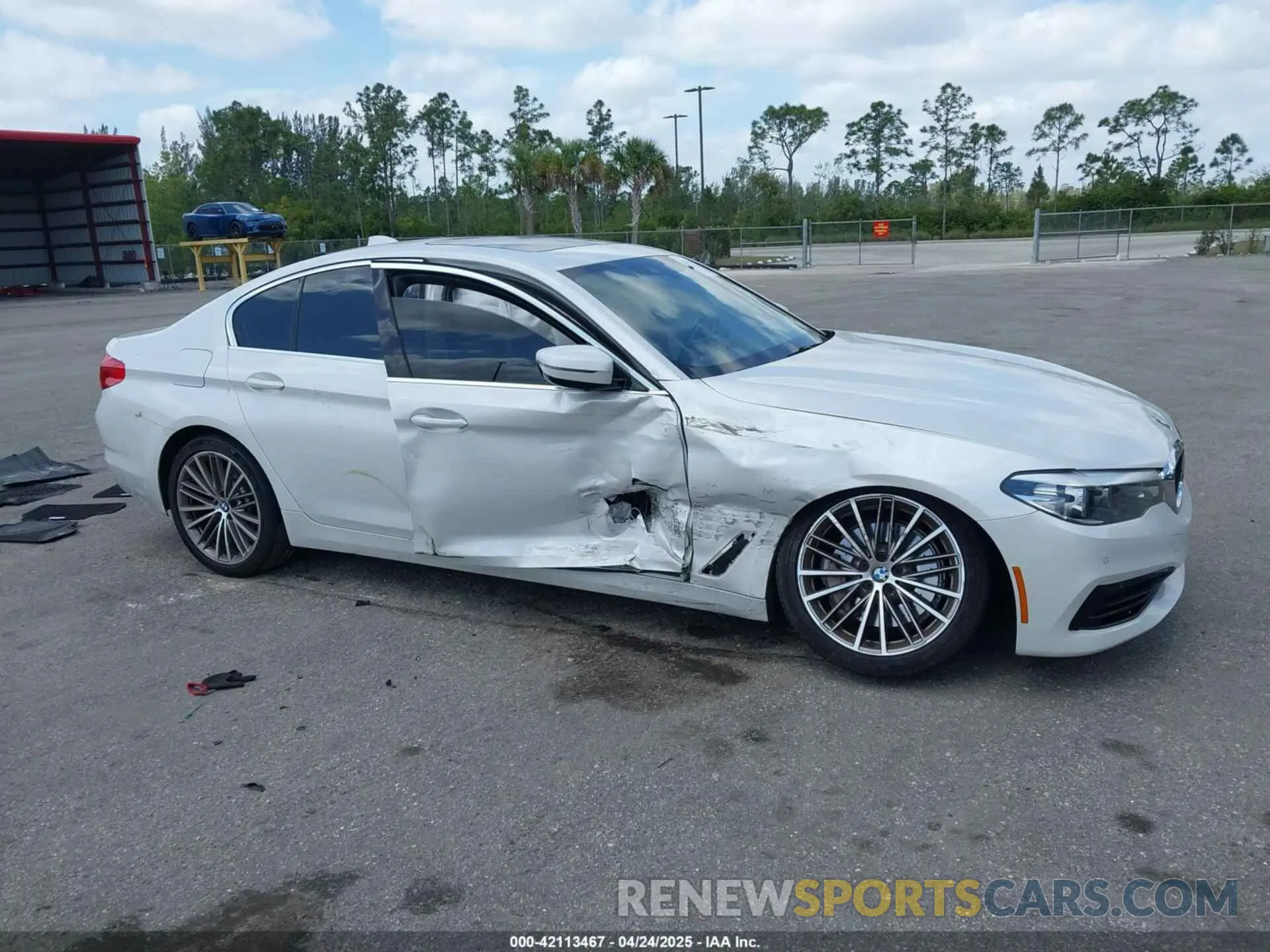 6 Photograph of a damaged car WBAJR3C02LWW65567 BMW 530I 2020