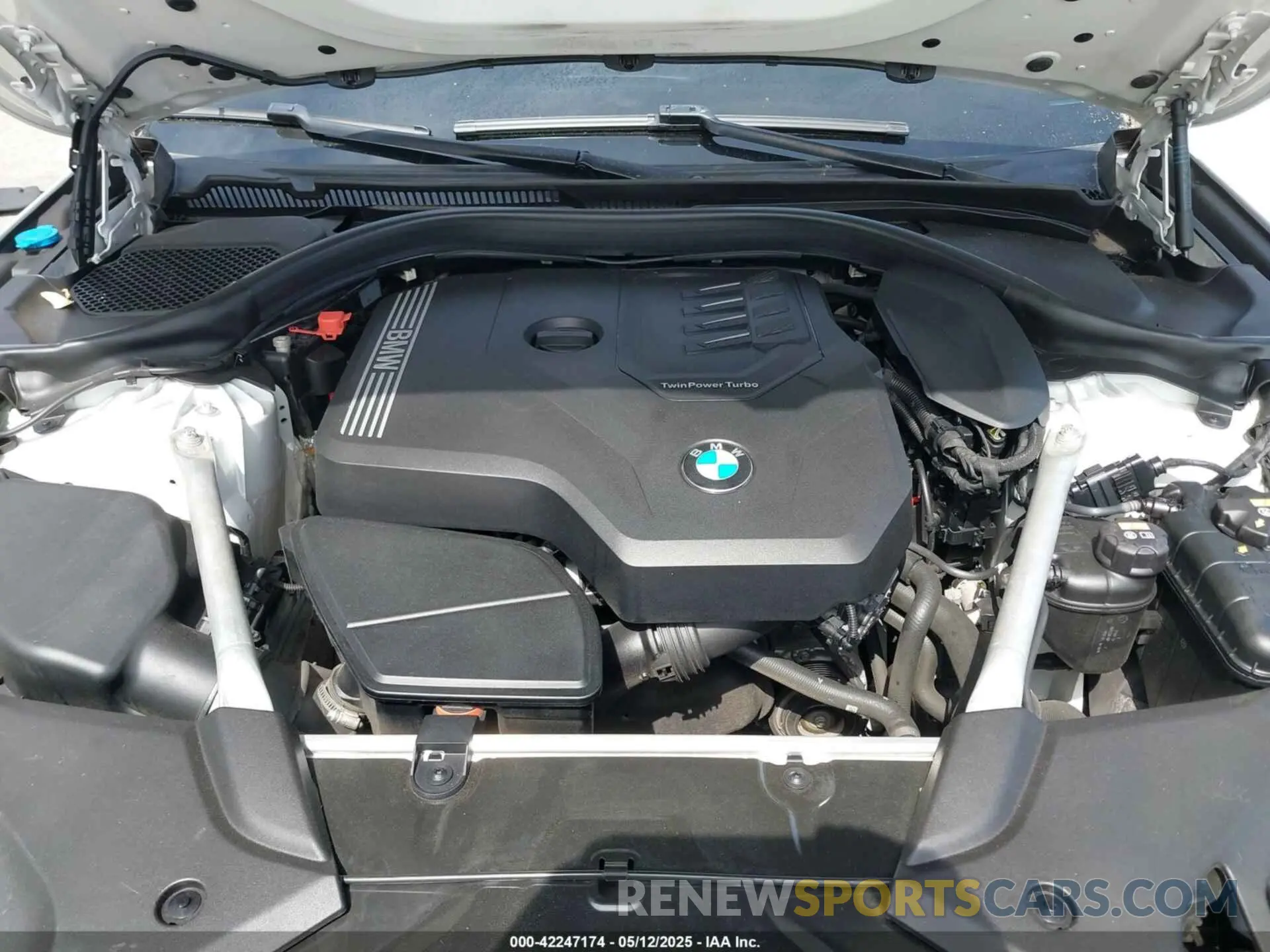 10 Photograph of a damaged car WBAJR3C04LWW69815 BMW 530I 2020