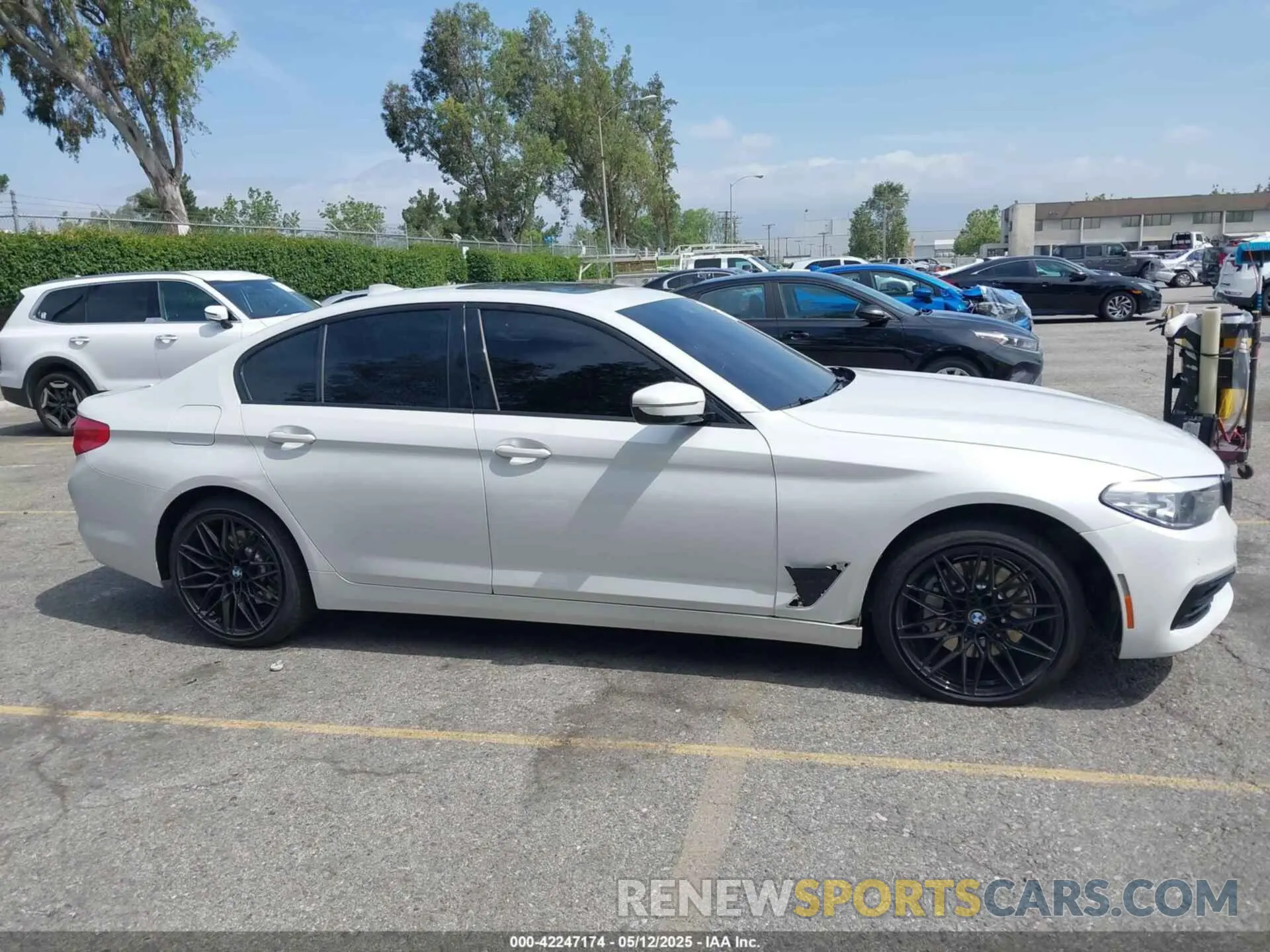 13 Photograph of a damaged car WBAJR3C04LWW69815 BMW 530I 2020