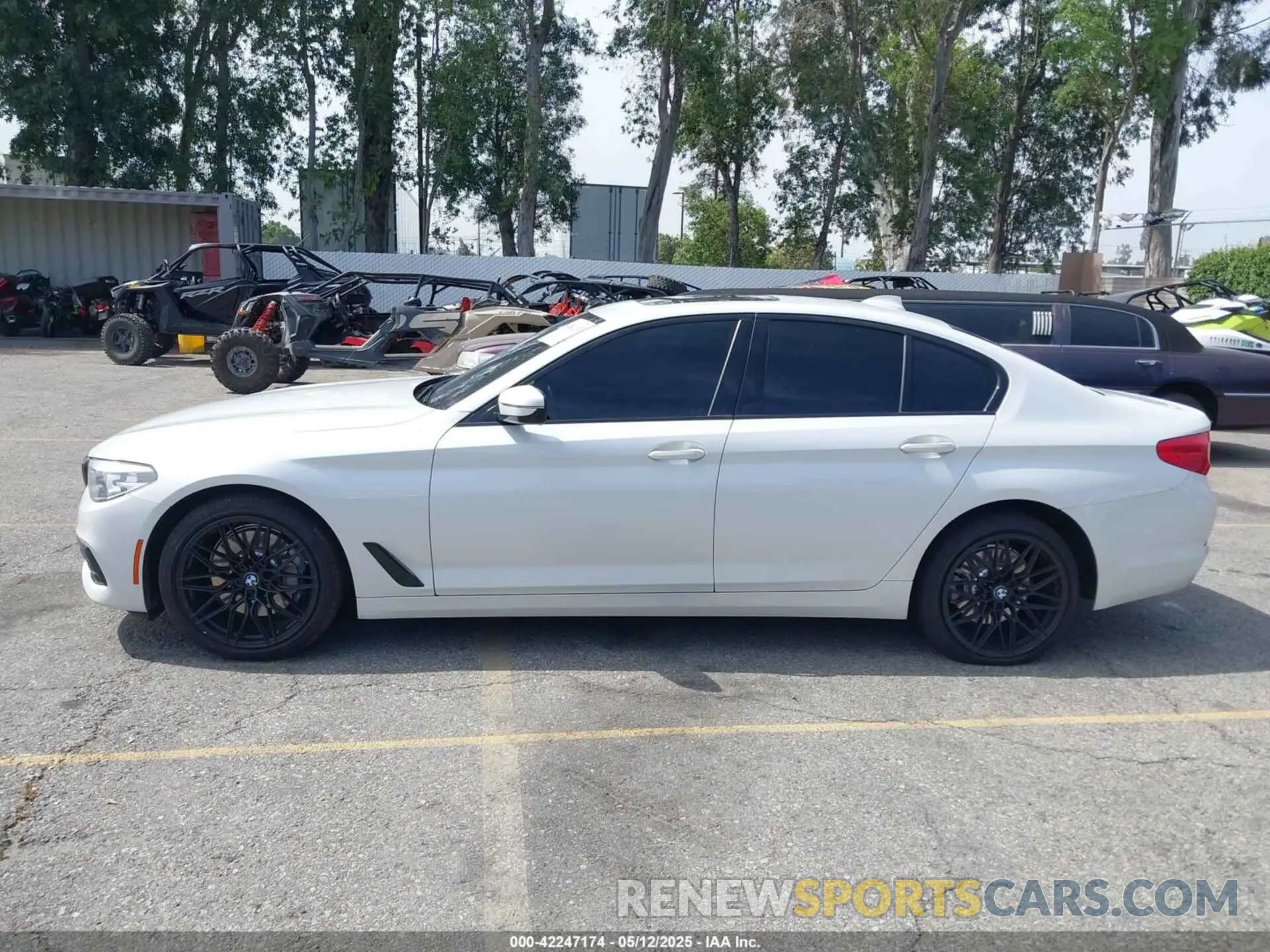 14 Photograph of a damaged car WBAJR3C04LWW69815 BMW 530I 2020