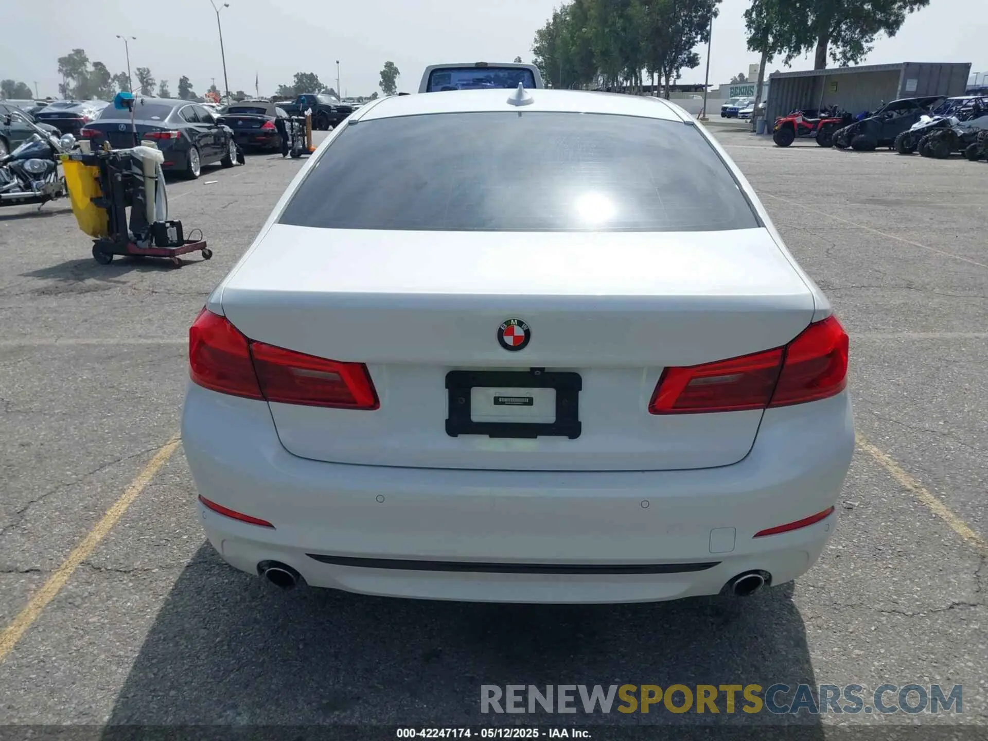 16 Photograph of a damaged car WBAJR3C04LWW69815 BMW 530I 2020