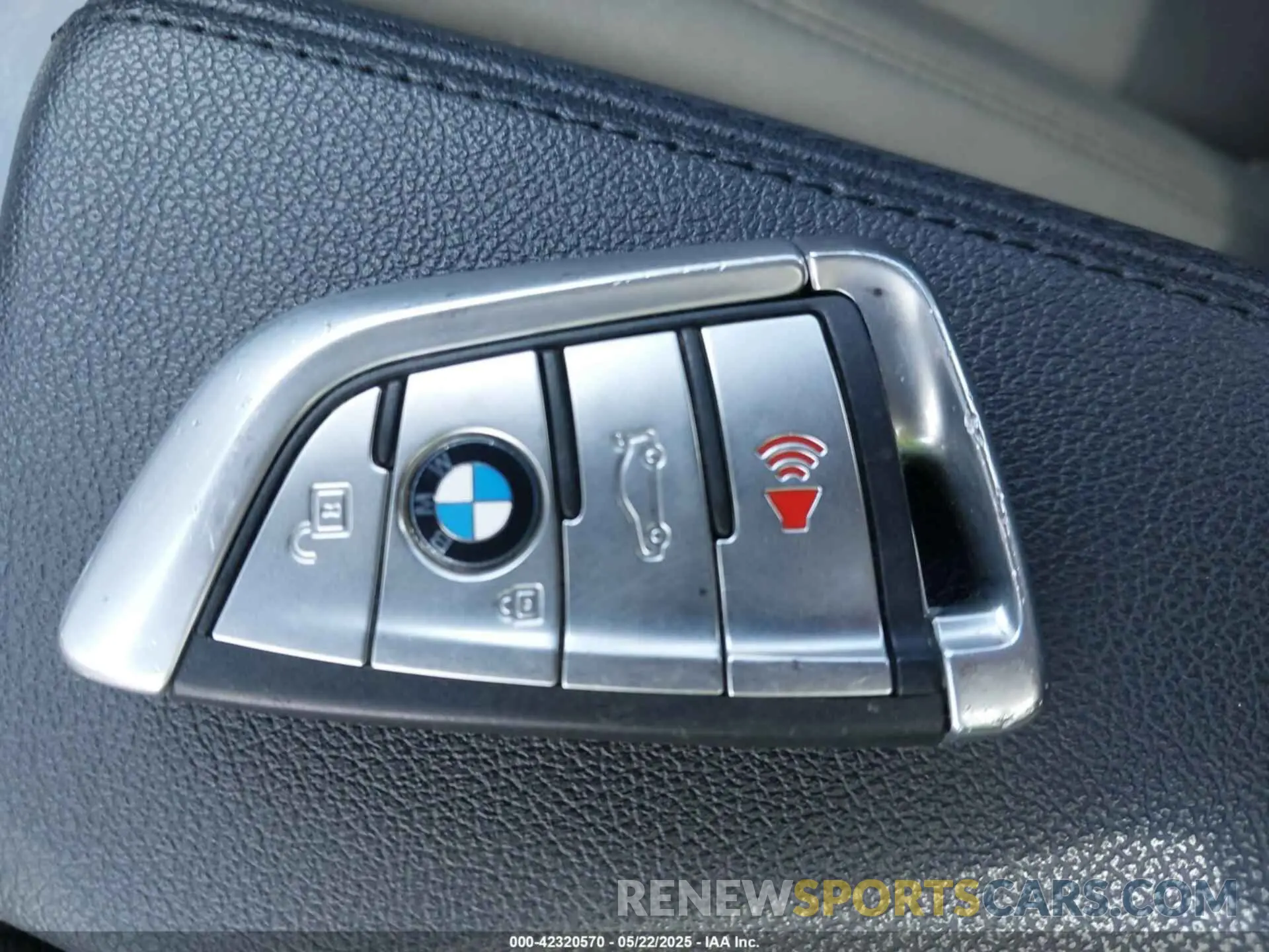 11 Photograph of a damaged car WBAJR7C00LBP96334 BMW 530I 2020