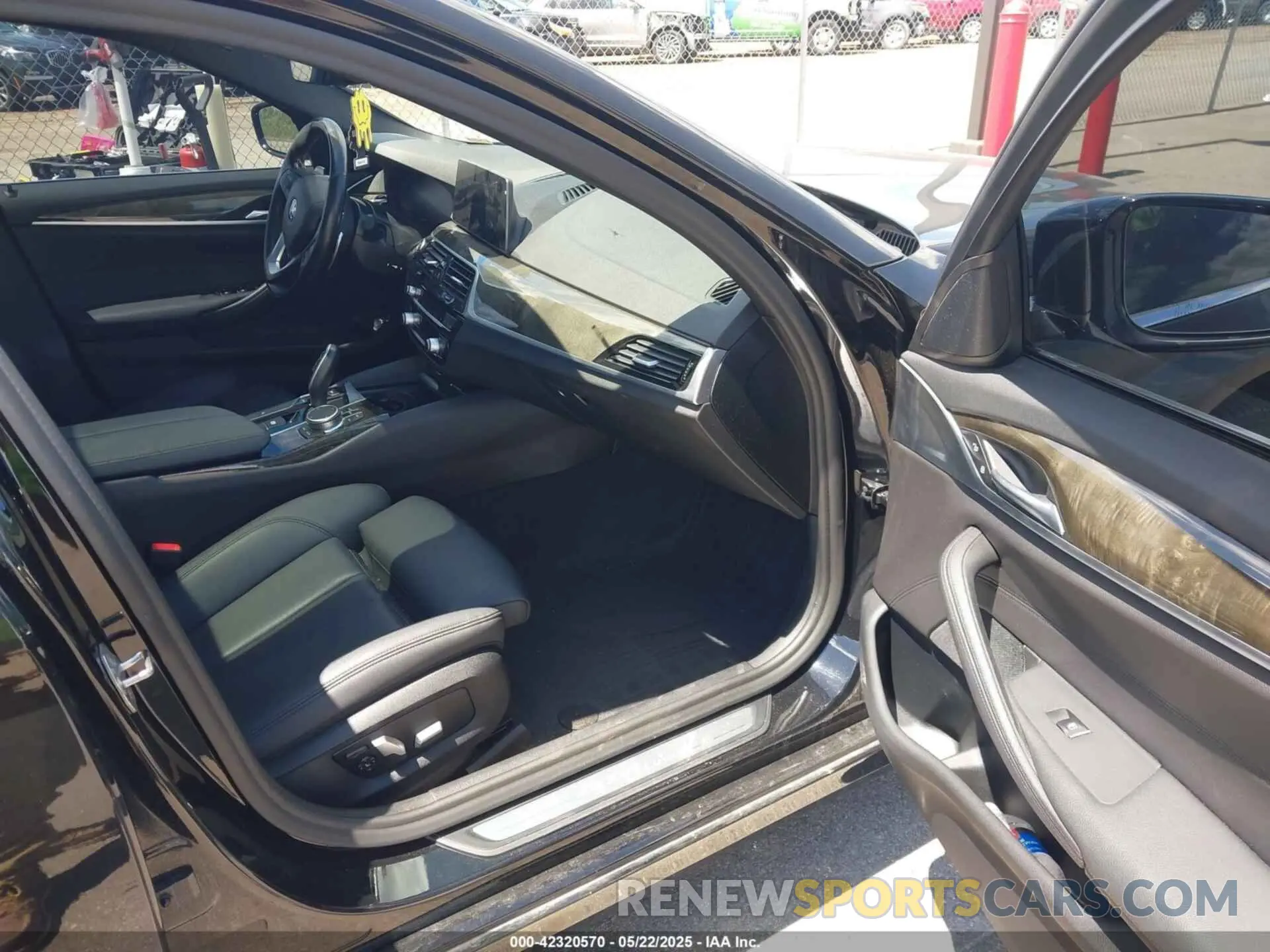 5 Photograph of a damaged car WBAJR7C00LBP96334 BMW 530I 2020