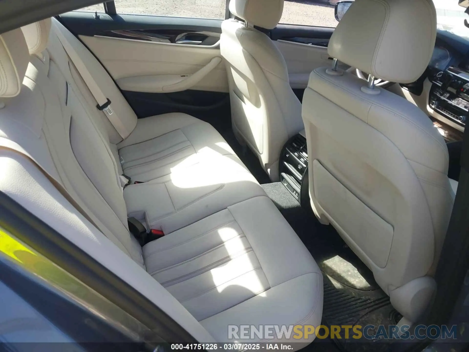 8 Photograph of a damaged car WBAJR7C02LWW78875 BMW 530I 2020