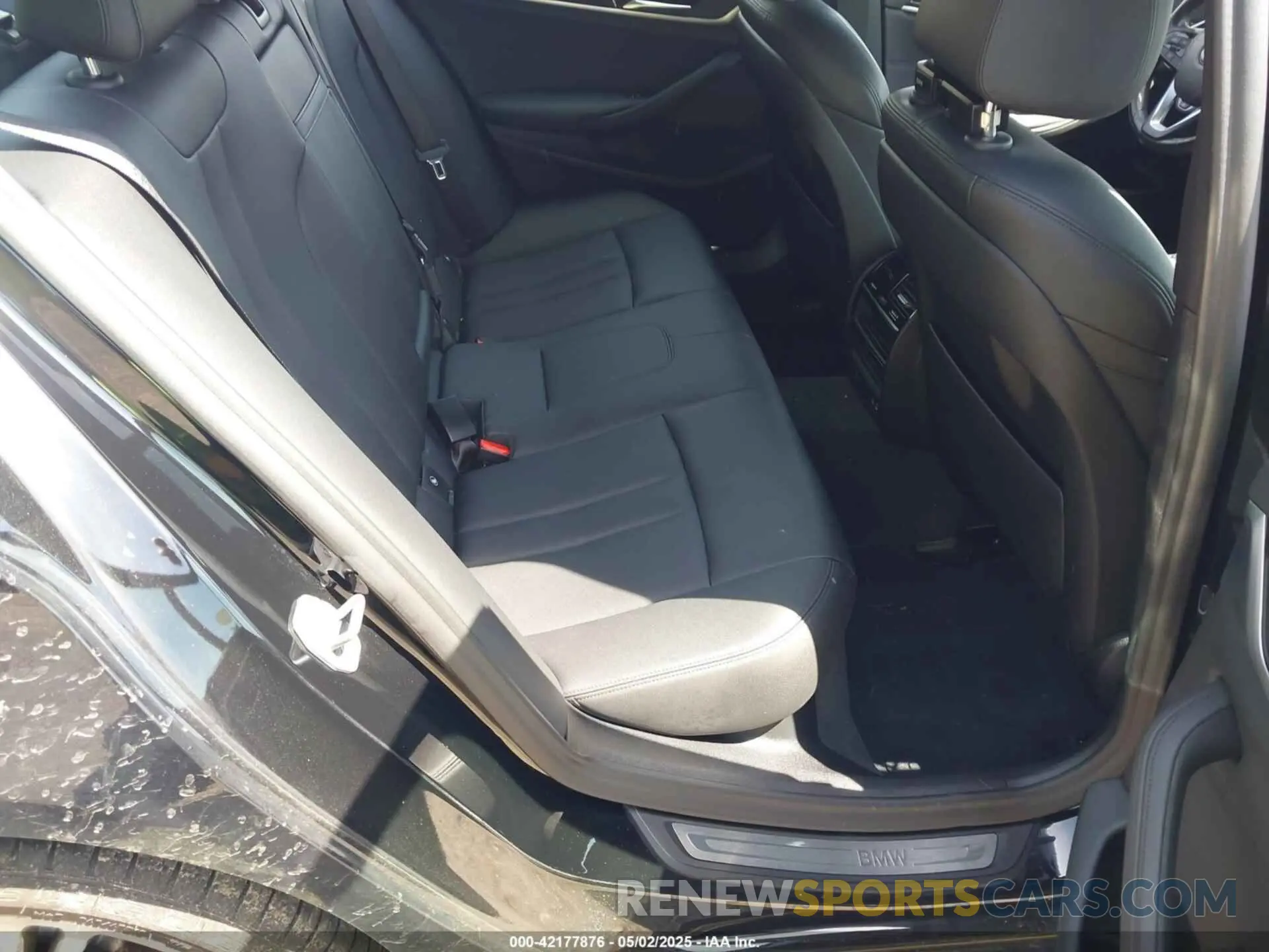 8 Photograph of a damaged car WBAJR7C03LWW78402 BMW 530I 2020