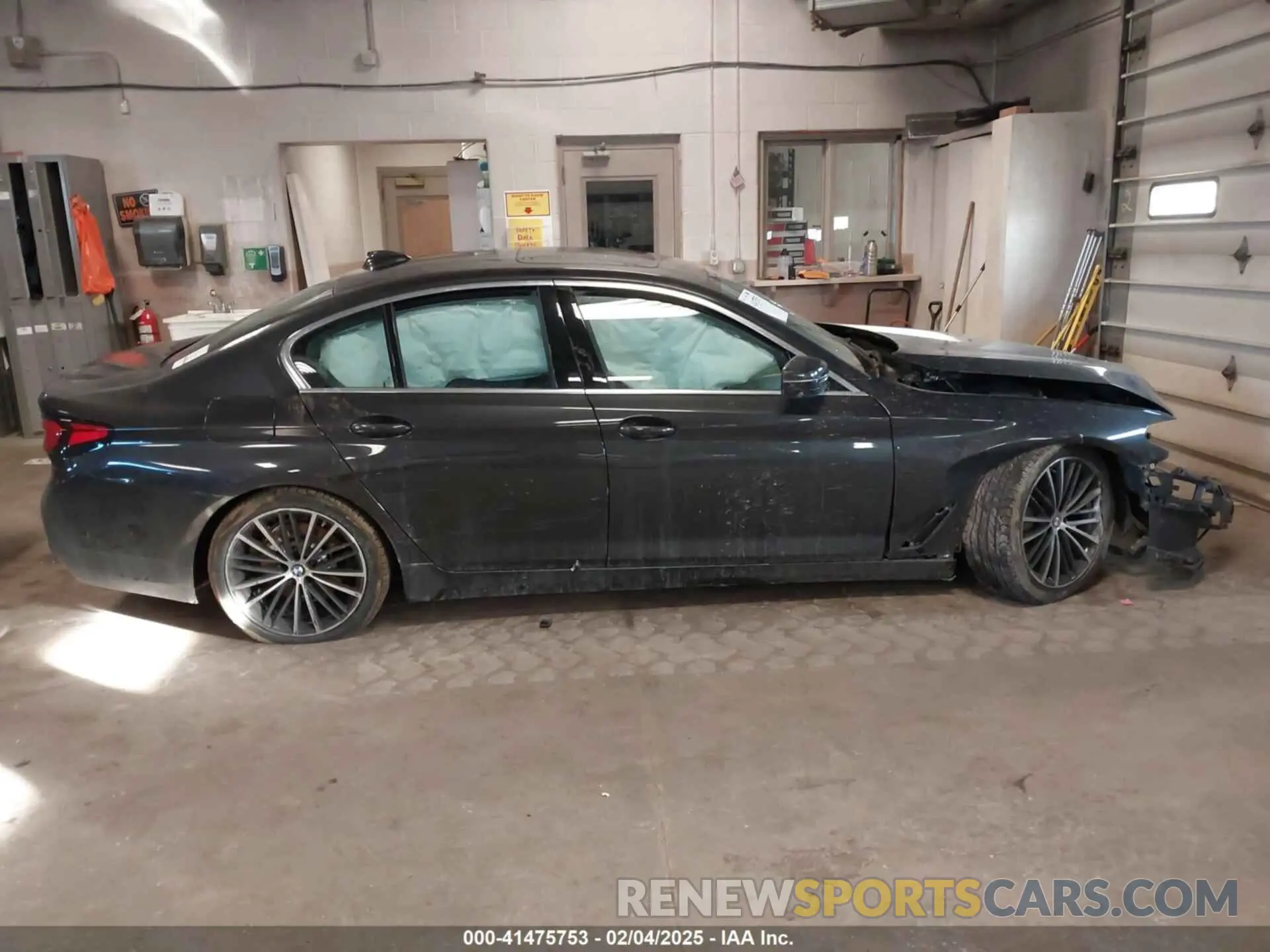 14 Photograph of a damaged car WBA13BJ00MWW94937 BMW 530I 2021