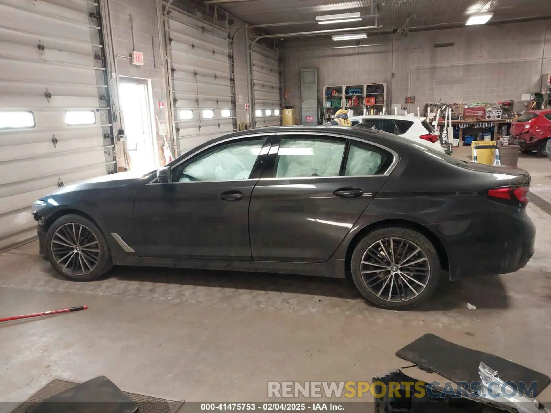 15 Photograph of a damaged car WBA13BJ00MWW94937 BMW 530I 2021