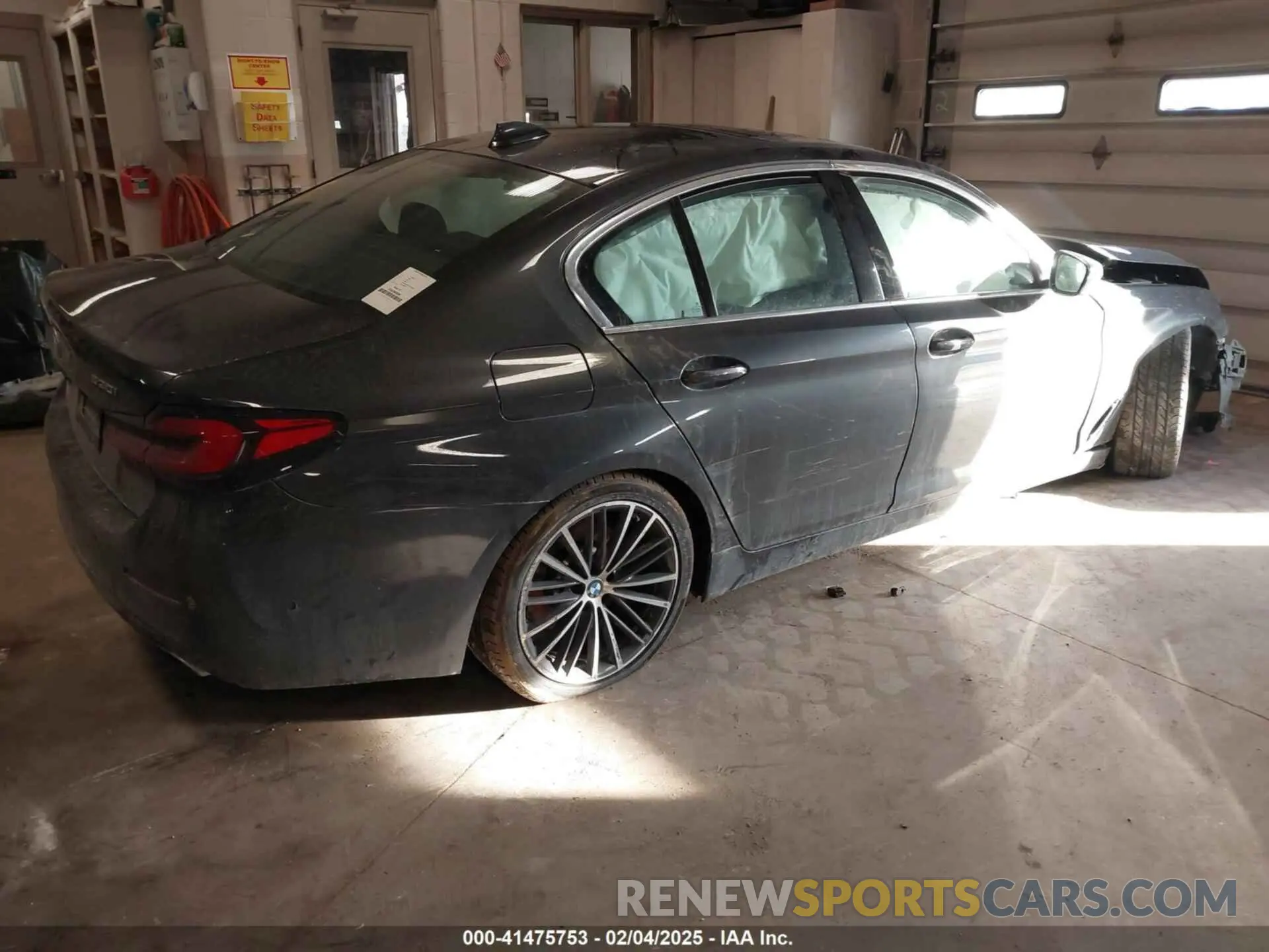 4 Photograph of a damaged car WBA13BJ00MWW94937 BMW 530I 2021