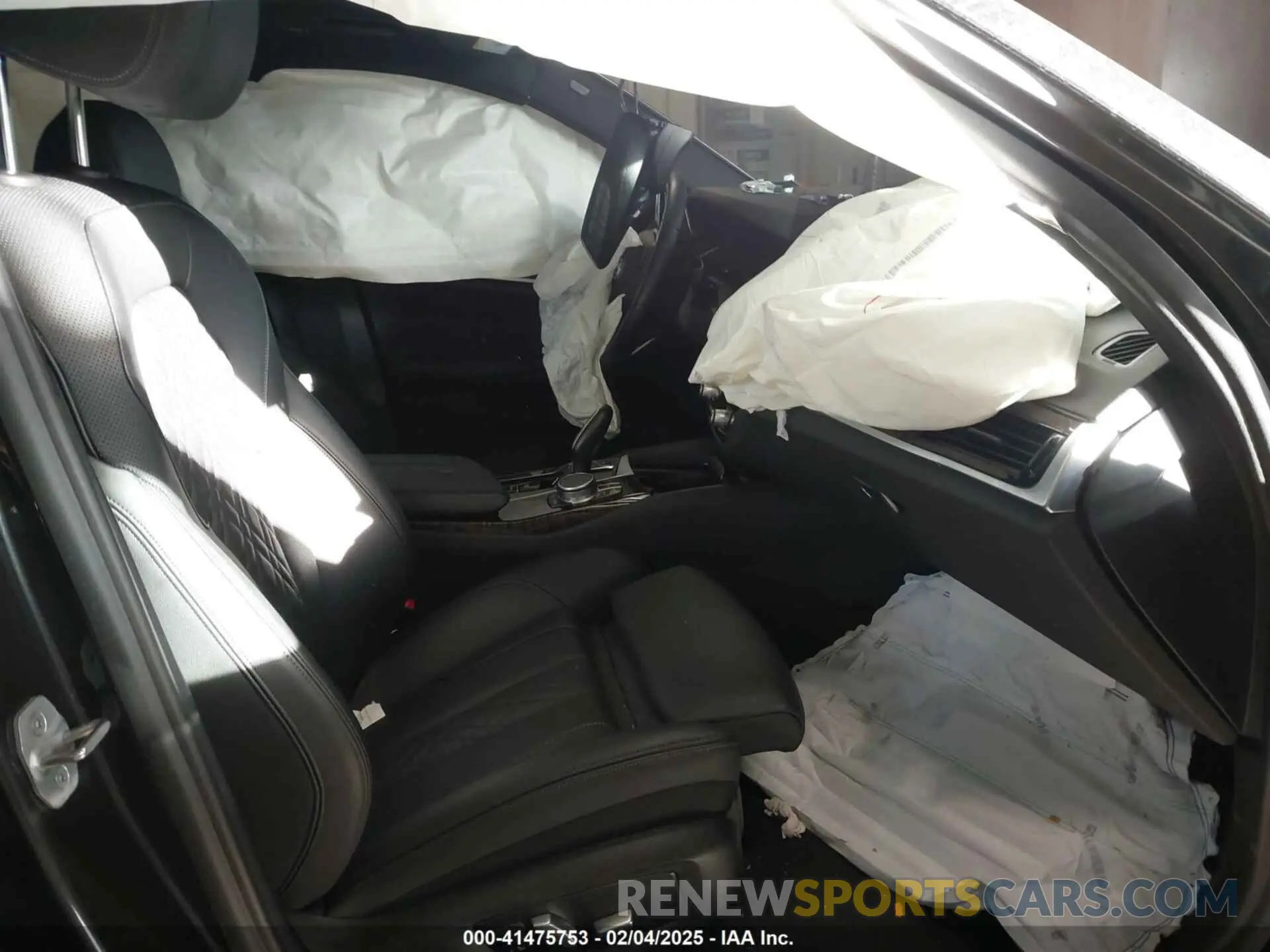 5 Photograph of a damaged car WBA13BJ00MWW94937 BMW 530I 2021