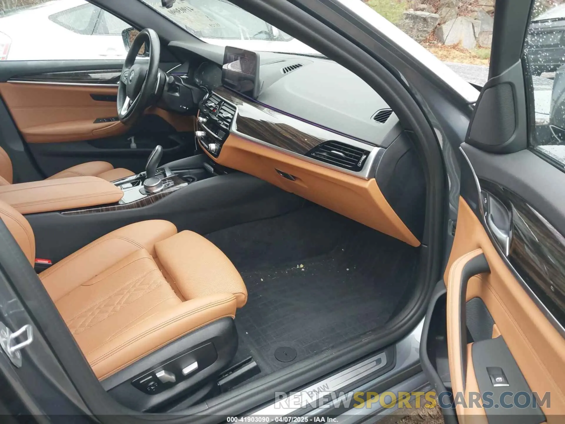 5 Photograph of a damaged car WBA13BJ05MWX32274 BMW 530I 2021