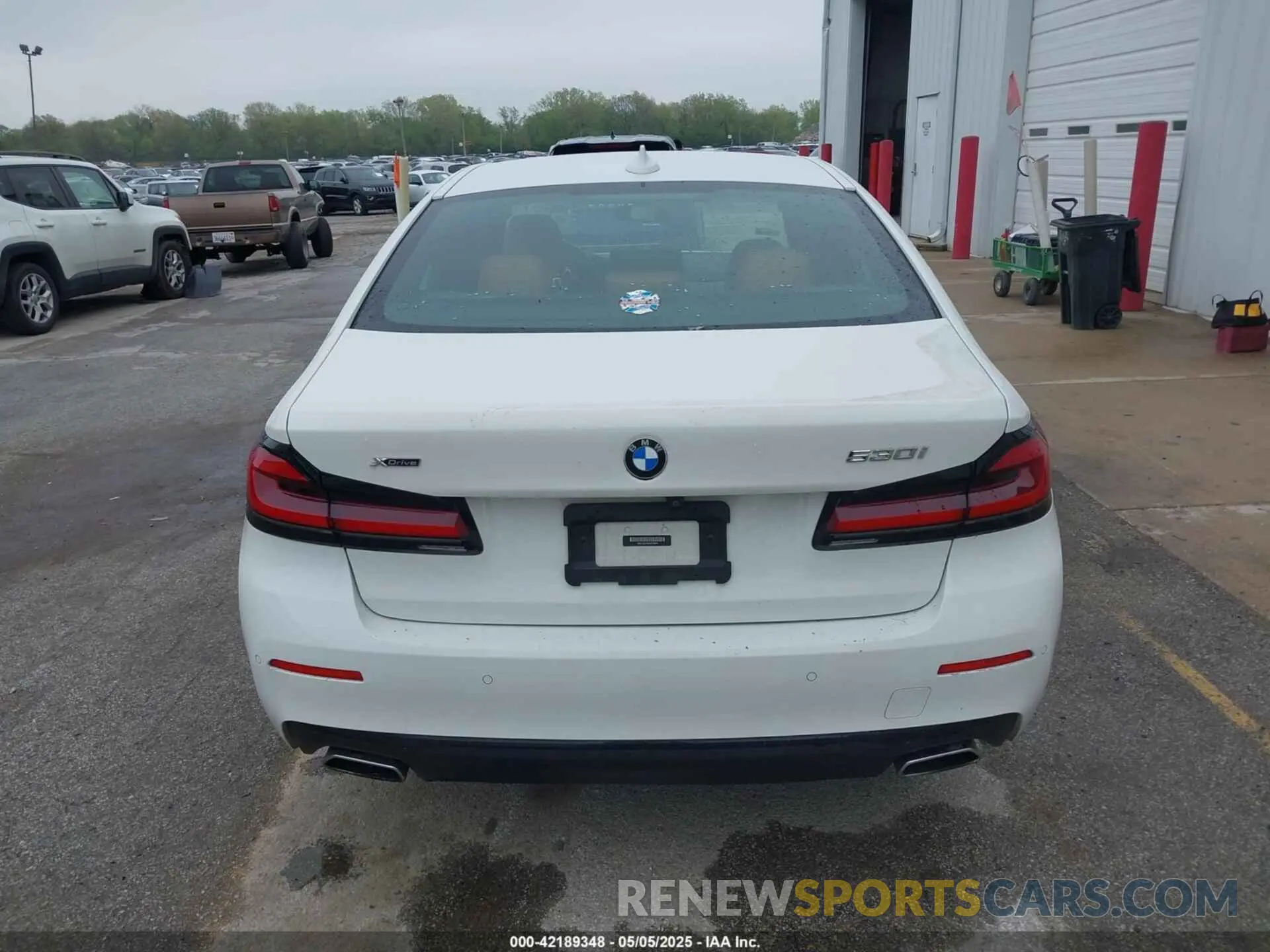 17 Photograph of a damaged car WBA13BJ08MCF06654 BMW 530I 2021