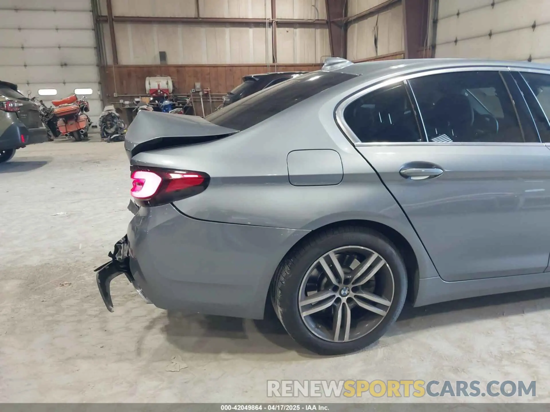 17 Photograph of a damaged car WBA13BJ09MWX01402 BMW 530I 2021