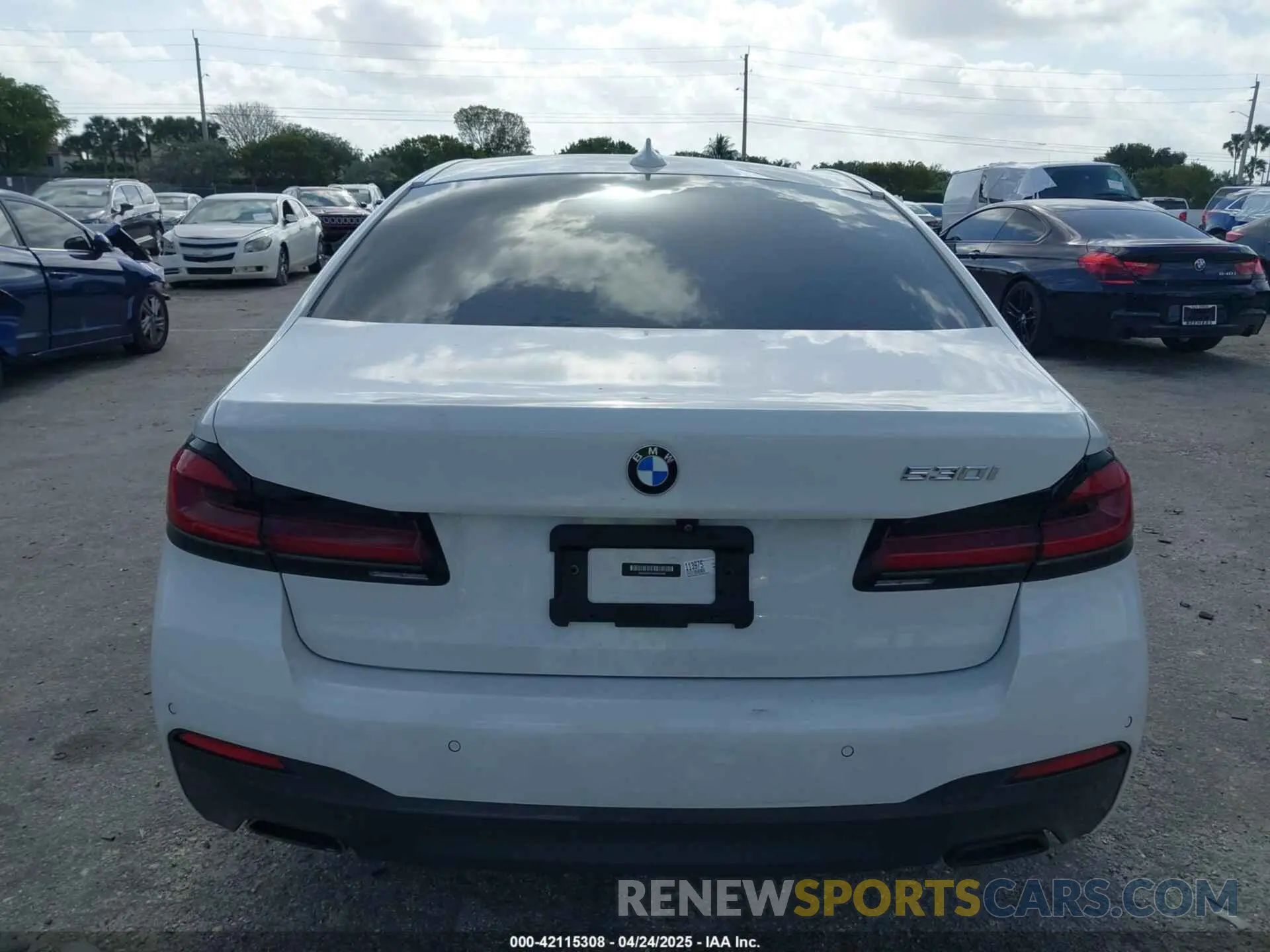 16 Photograph of a damaged car WBA53BH01MWX02468 BMW 530I 2021