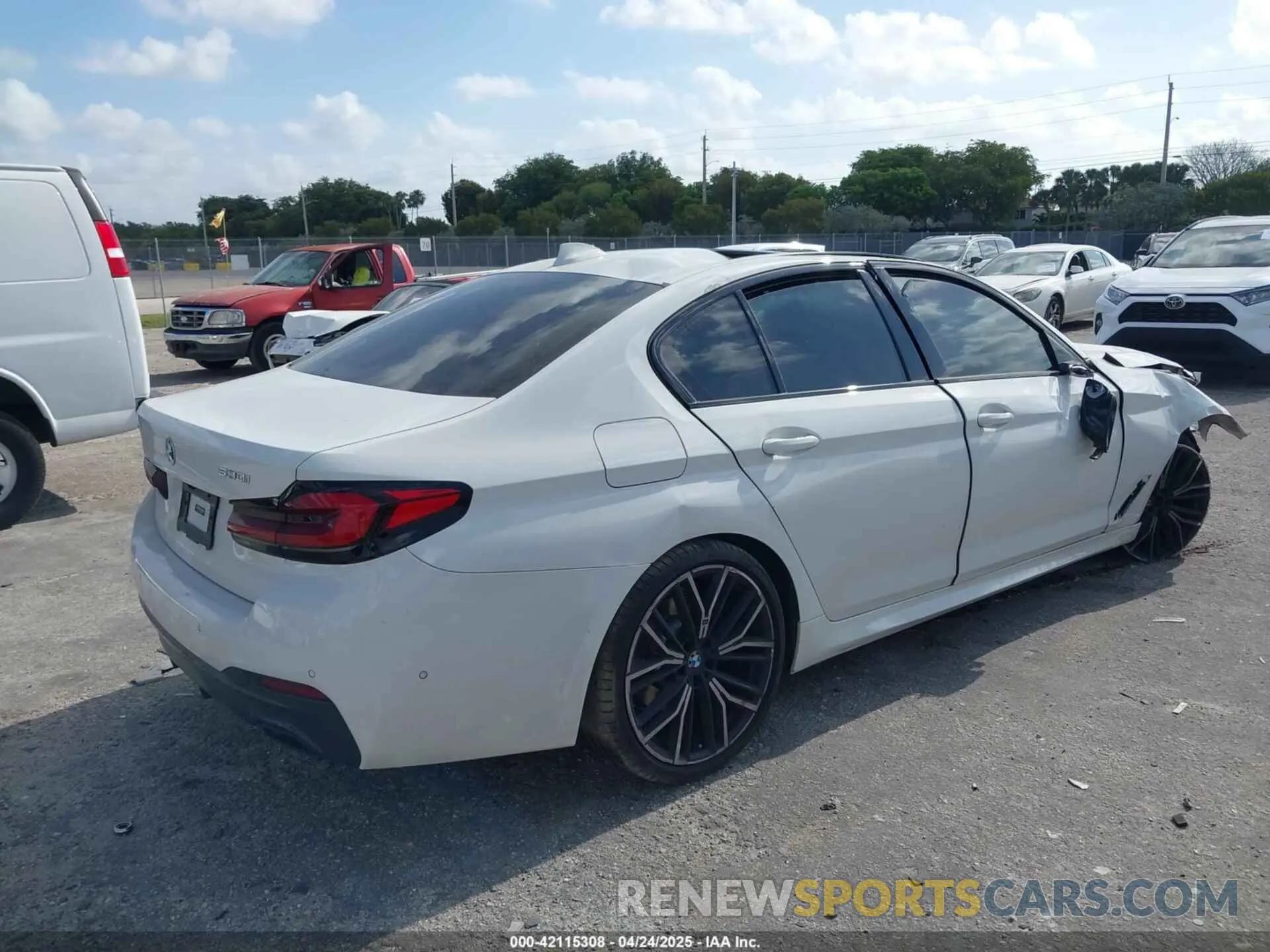 4 Photograph of a damaged car WBA53BH01MWX02468 BMW 530I 2021