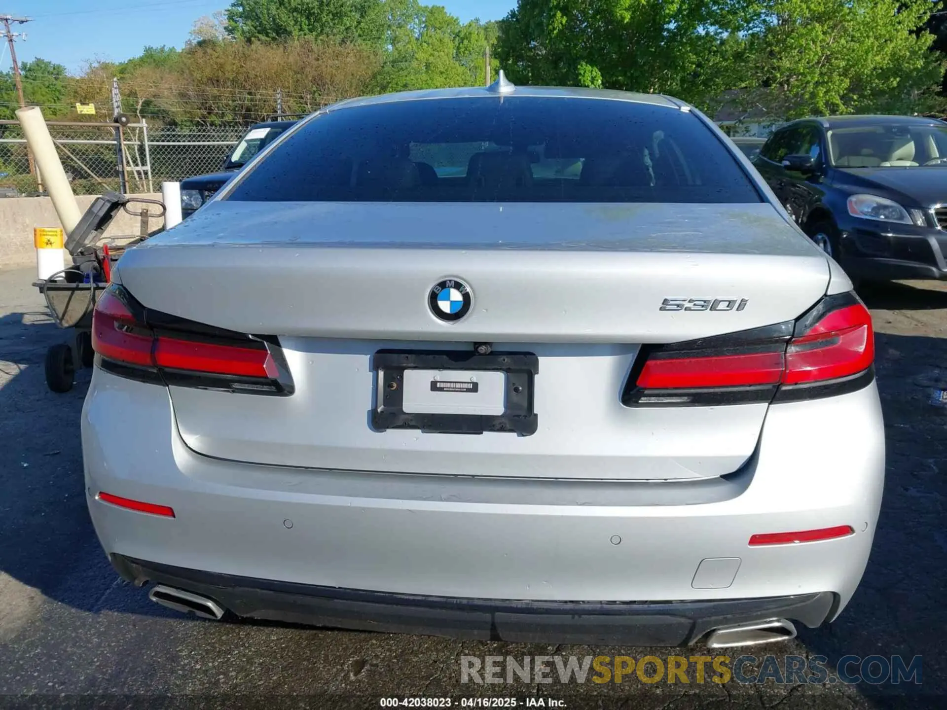 16 Photograph of a damaged car WBA53BH01MWX15298 BMW 530I 2021